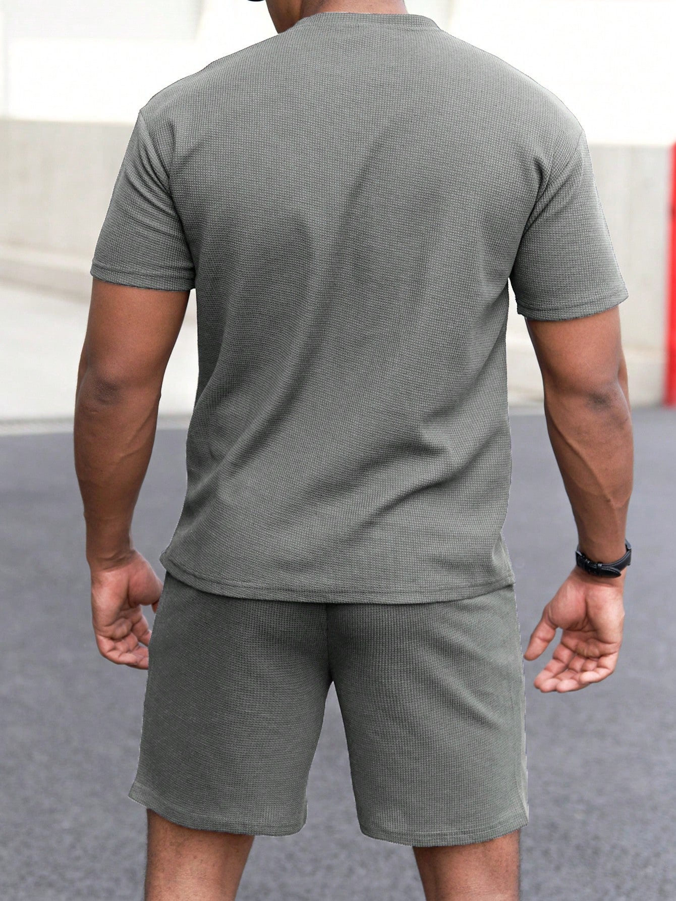 Conjunto Masculino Camiseta Com Bolso E Shorts Cós Ajustável Conjunto Masculino Camiseta Com Bolso E Shorts Cós