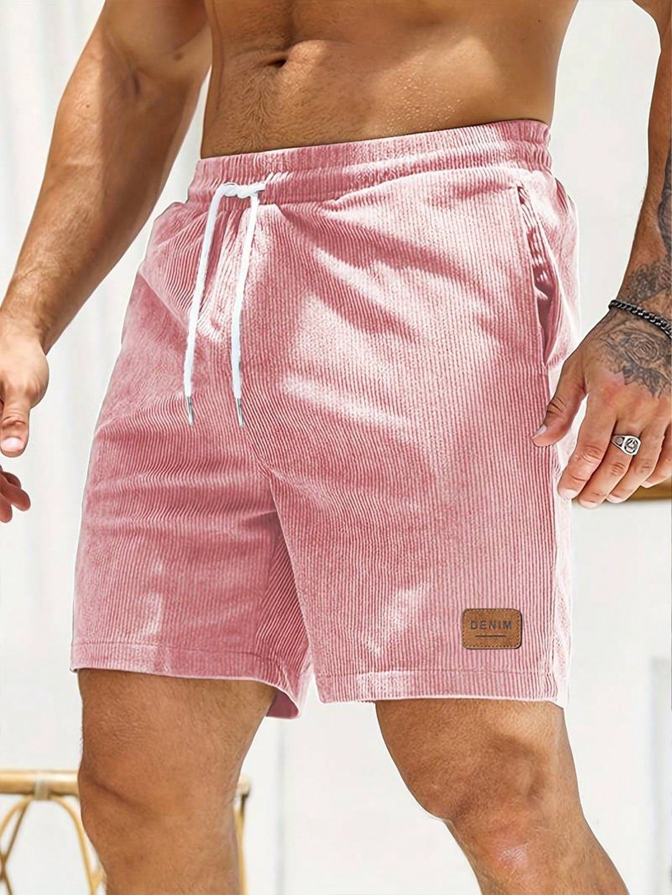 Shorts Masculino Em Veludo Cotelê Com Cós Elástico E Cordão Shorts Masculino Em Veludo Cotelê Com Cós Elástico E Cordão