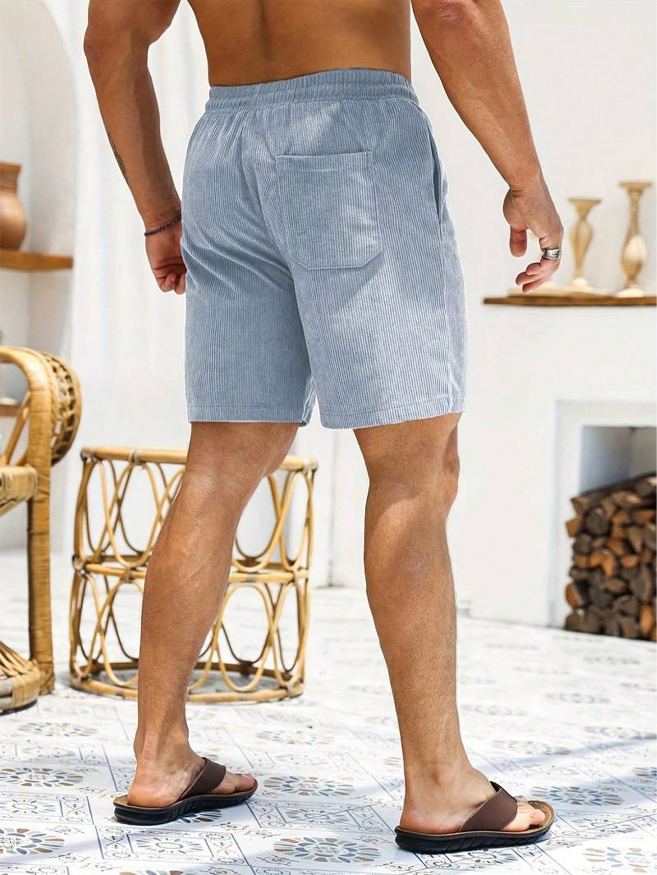 Shorts Masculino Em Veludo Cotelê Com Cós Elástico E Cordão Shorts Masculino Em Veludo Cotelê Com Cós Elástico E Cordão