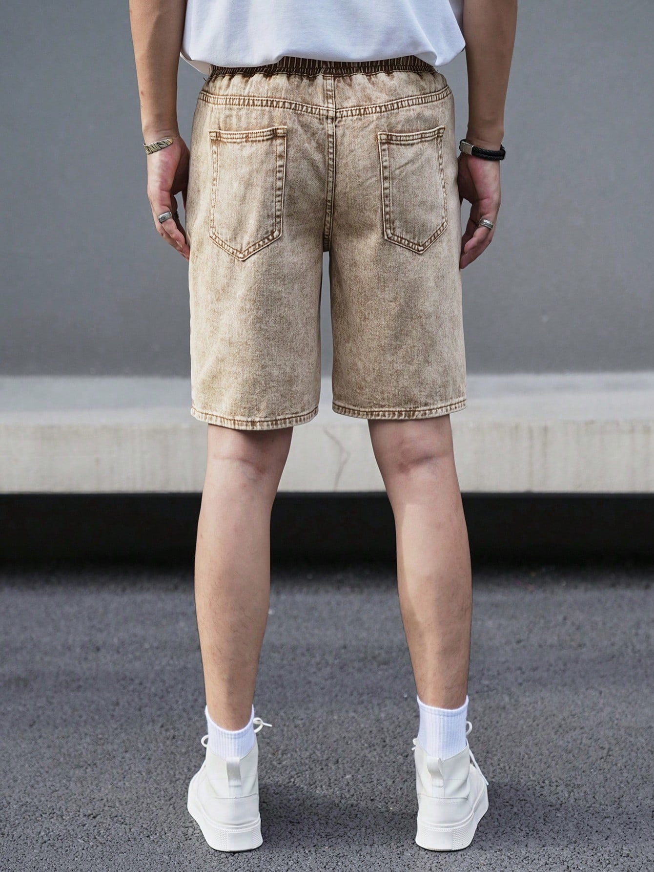 Bermuda Masculina Jeans Reta Com Bolsos E Caimento Solto Bermuda Masculina Jeans Reta Com Bolsos E Caimento Solto