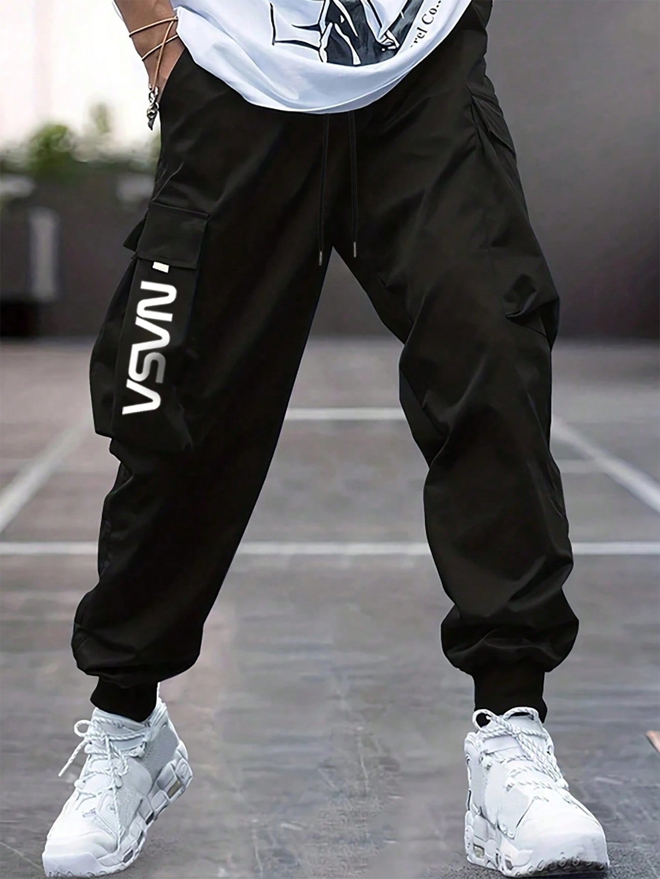 Calça Masculina Jogger Nasa Com Punhos E Bolsos Laterais Calça Masculina Jogger Nasa Com Punhos E Bolsos Laterais