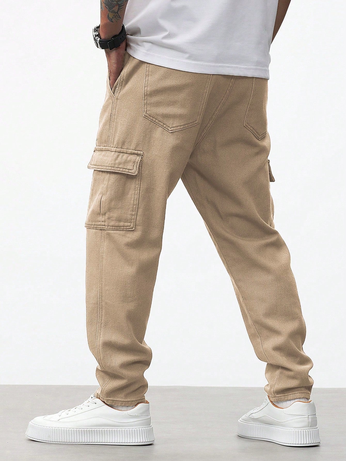 Calça Masculina Cargo Com Bolsos Laterais Com Aba E Estilo Funcional Calça Masculina Cargo Com Bolsos Laterais Com Aba