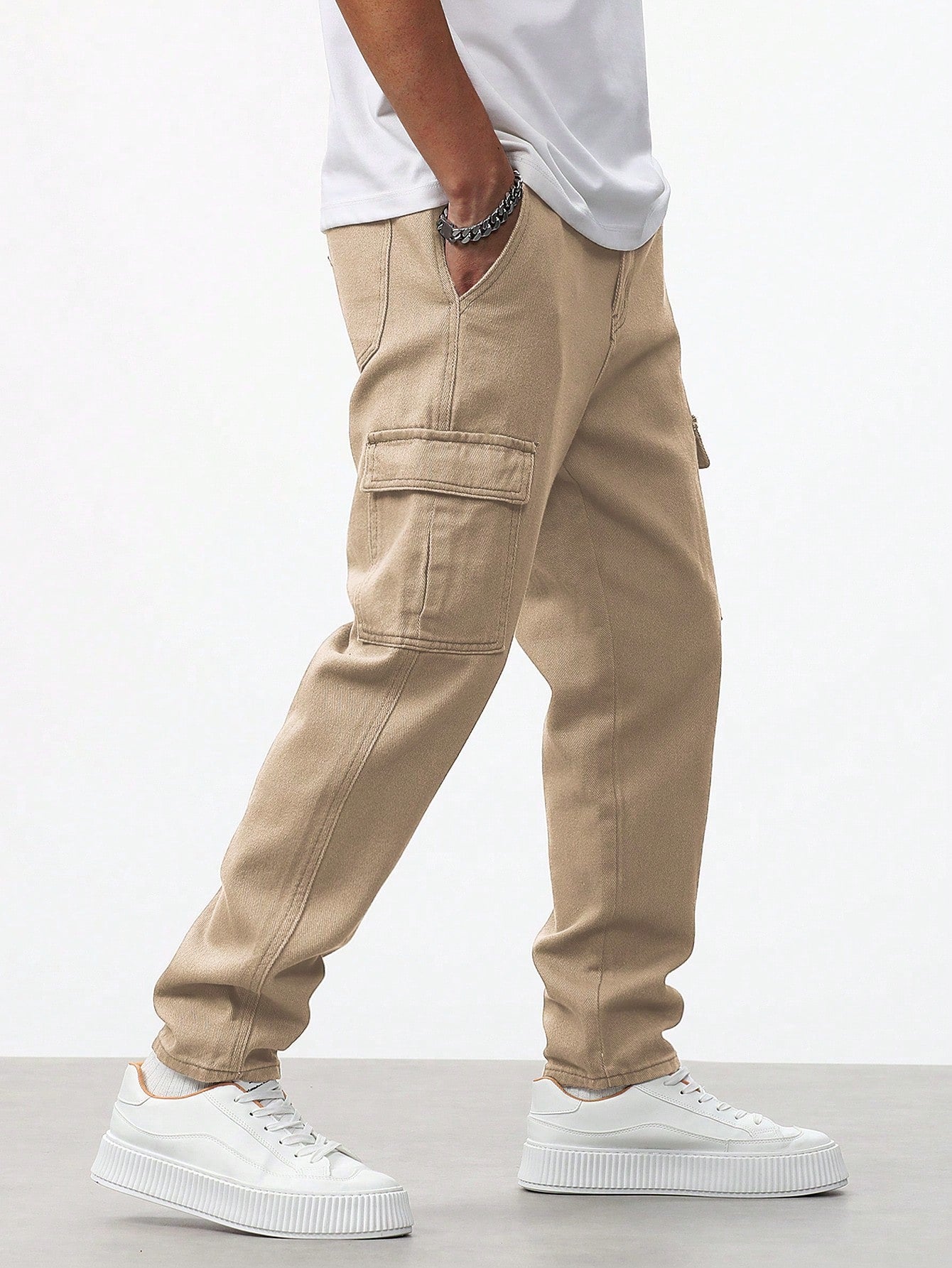 Calça Masculina Cargo Com Bolsos Laterais Com Aba E Estilo Funcional Calça Masculina Cargo Com Bolsos Laterais Com Aba