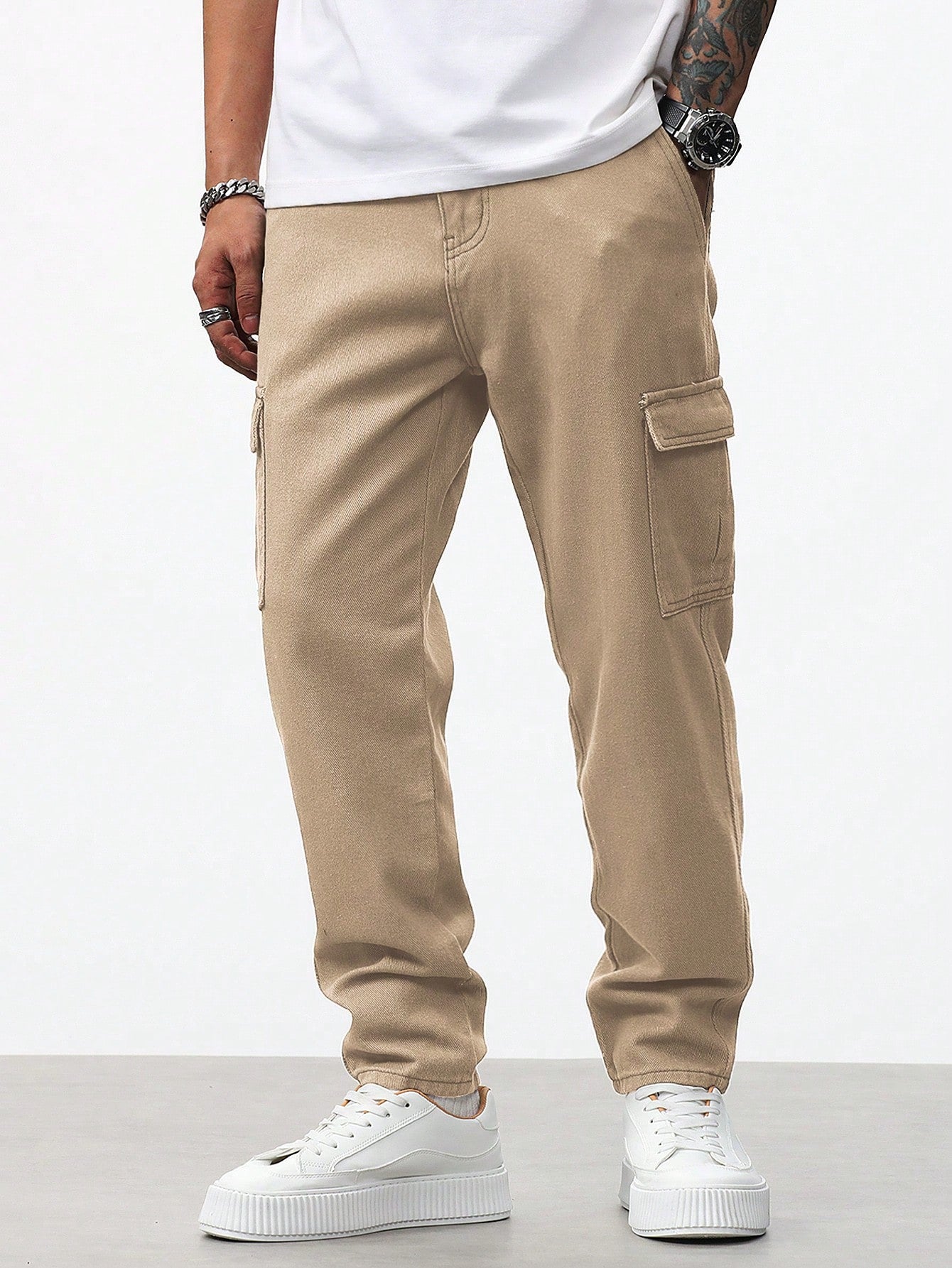 Calça Masculina Cargo Com Bolsos Laterais Com Aba E Estilo Funcional Calça Masculina Cargo Com Bolsos Laterais Com Aba