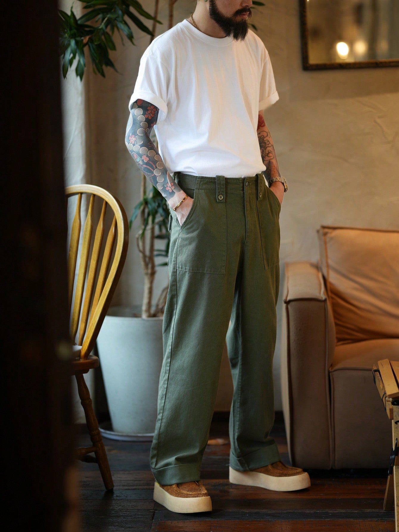 Calça Masculina Cargo Wide Leg Com Lavagem Vintage E Design Urbano Calça Masculina Cargo Wide Leg Com Lavagem Vintage E