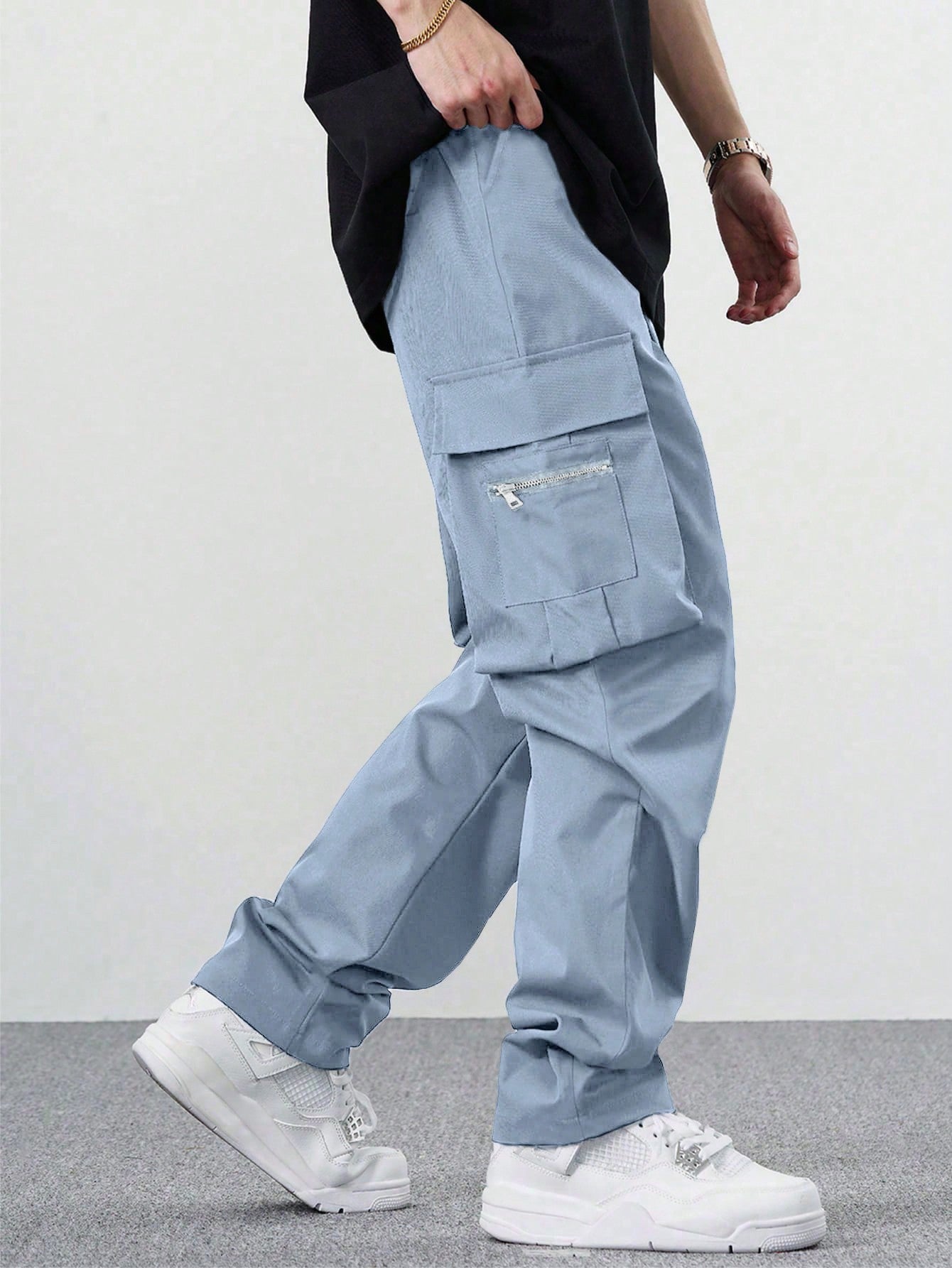 Calça Masculina Cargo Solta Bolsos Sobrepostos E Cintura Elástica Calça Masculina Cargo Solta Bolsos Sobrepostos E