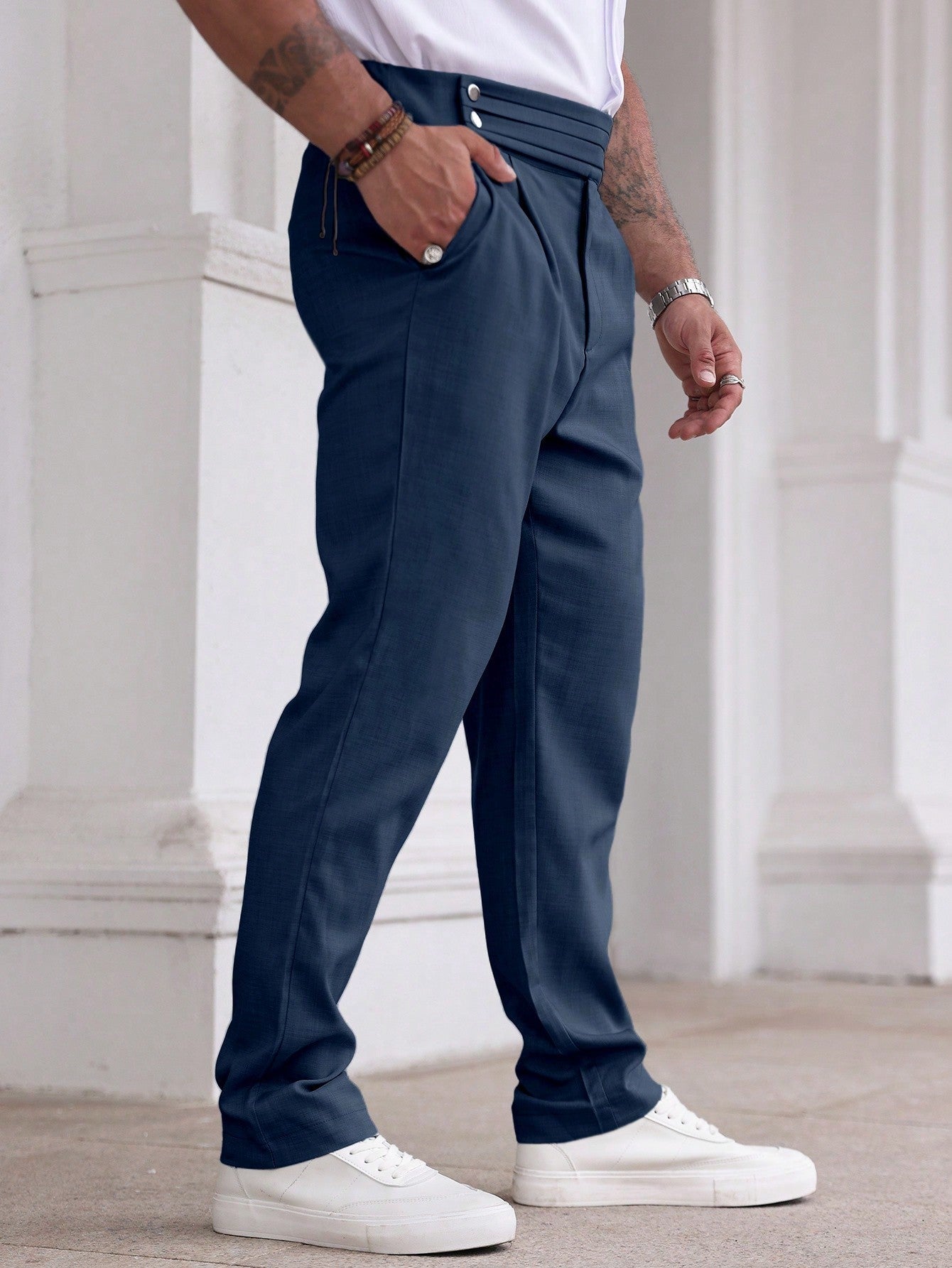 Calça Masculina Social Com Cintura Alta E Detalhe De Pregas Calça Masculina Social Com Cintura Alta E Detalhe De Pregas