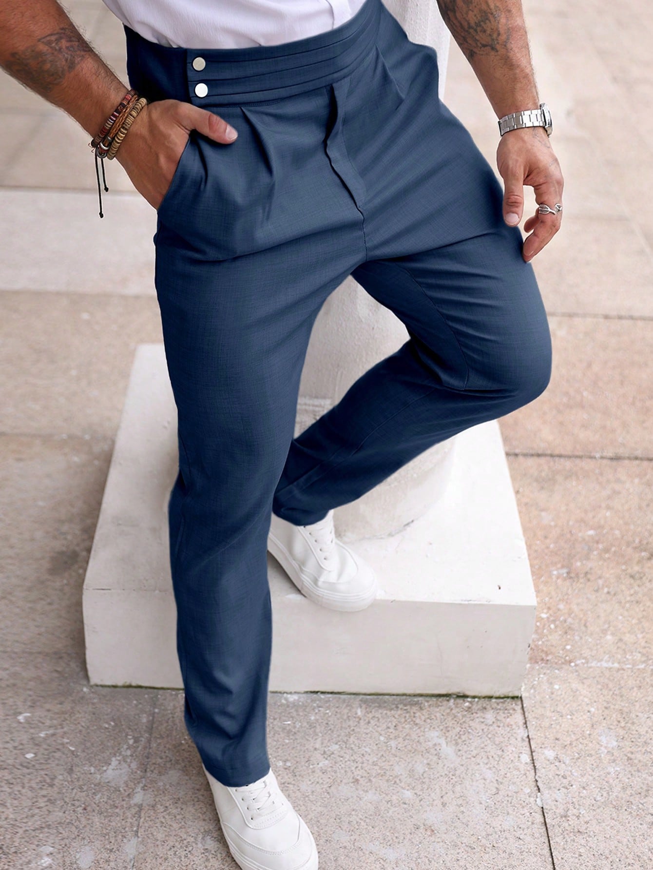 Calça Masculina Social Com Cintura Alta E Detalhe De Pregas Calça Masculina Social Com Cintura Alta E Detalhe De Pregas