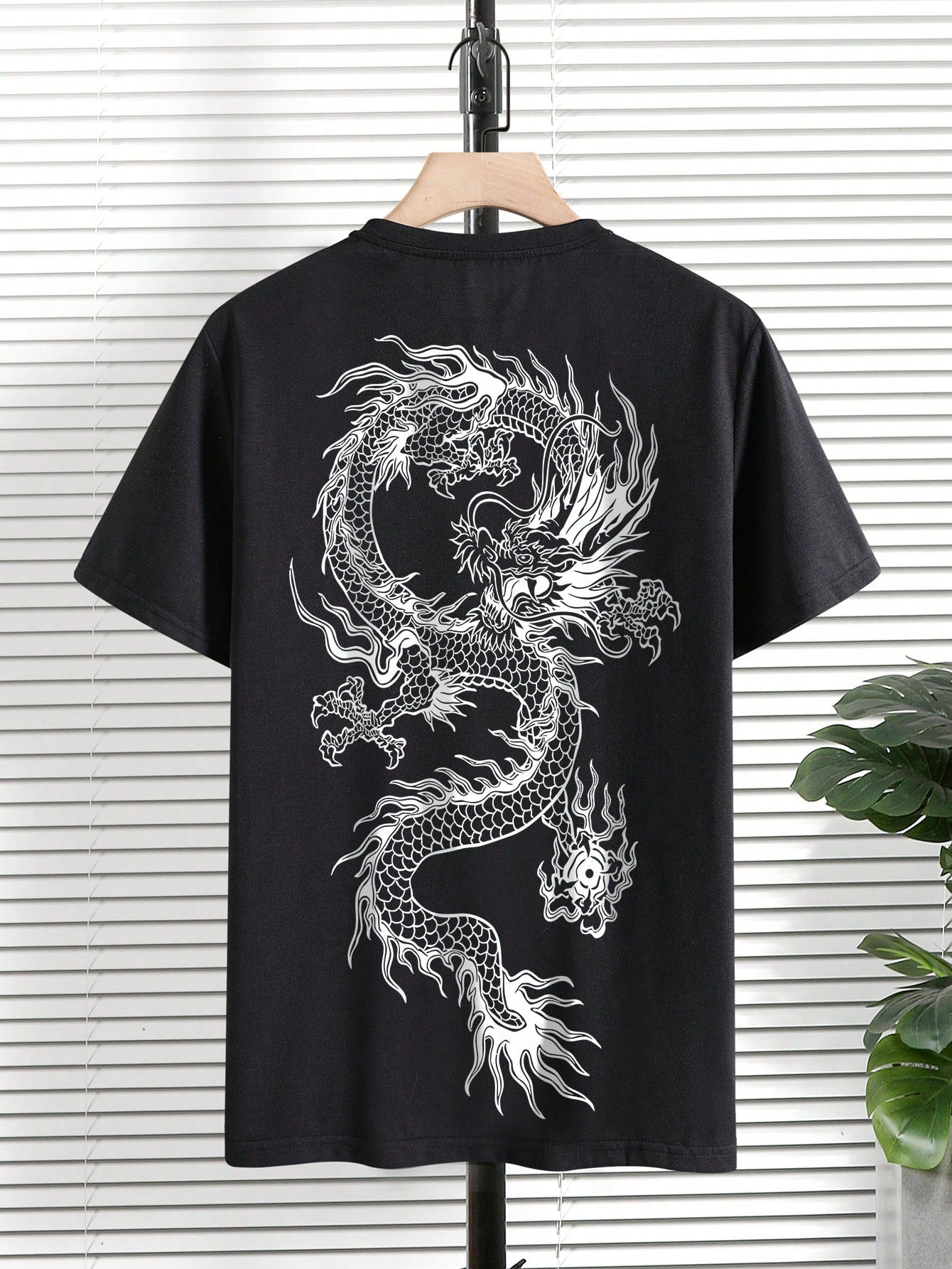 Camiseta Masculina Oversized Estampa De Dragão Urbana Camiseta Masculina Oversized Estampa De Dragão Urbana