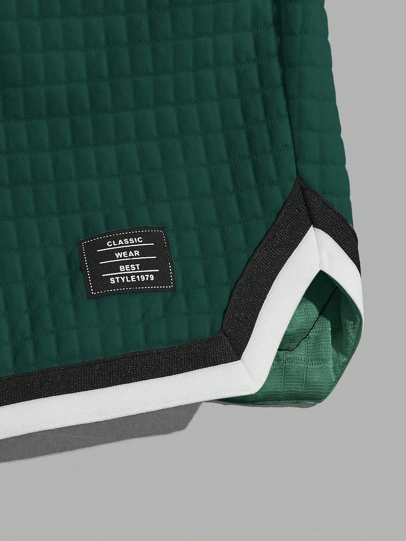 Shorts Masculino Matelassê Cós Ajustável E Detalhes Contrastantes Shorts Masculino Matelassê Cós Ajustável E Detalhes