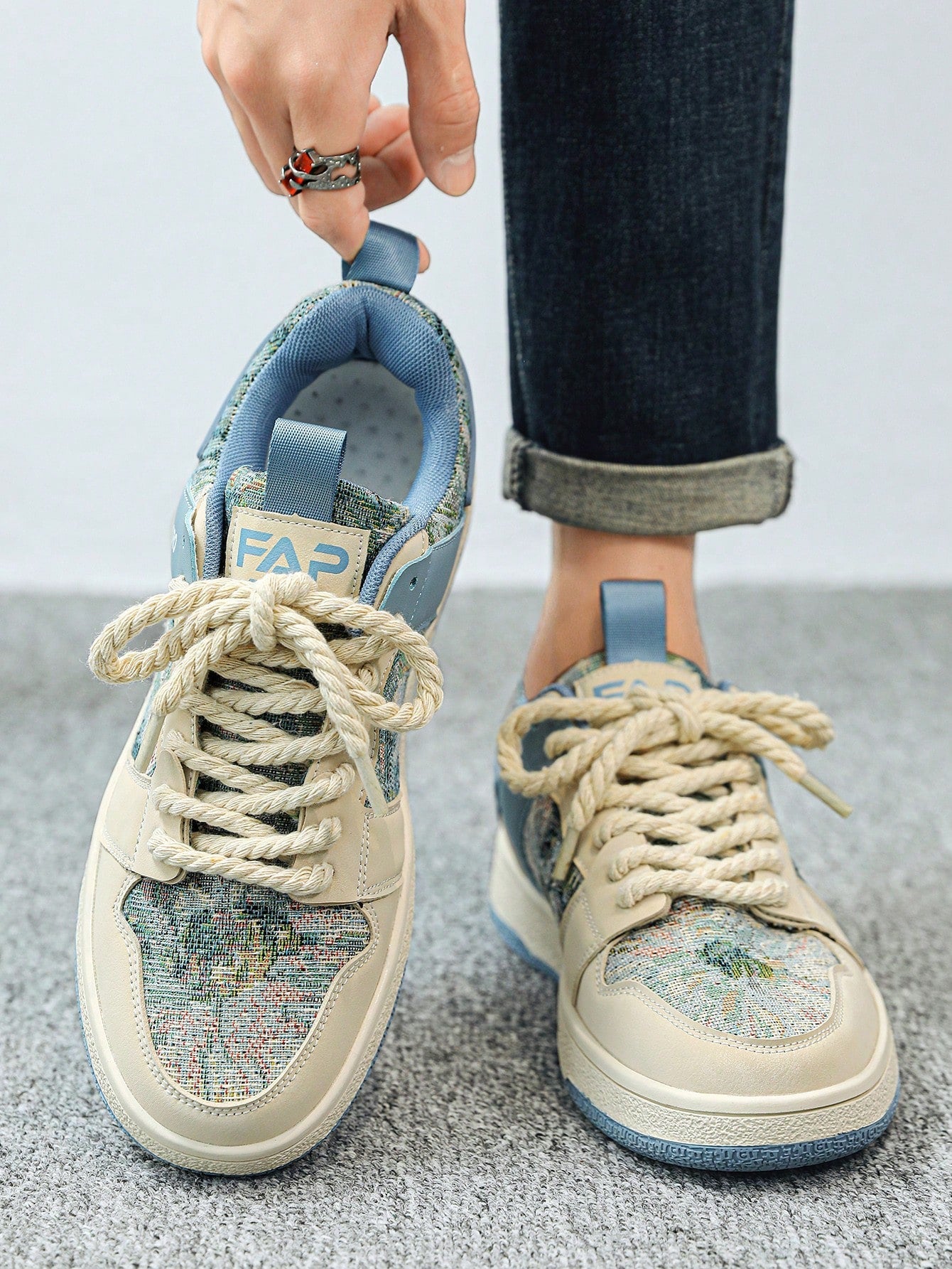 Tênis Masculino Estilo Street Cadarço Grosso e Design Moderno Tênis Masculino Estilo Street Cadarço Grosso e Design