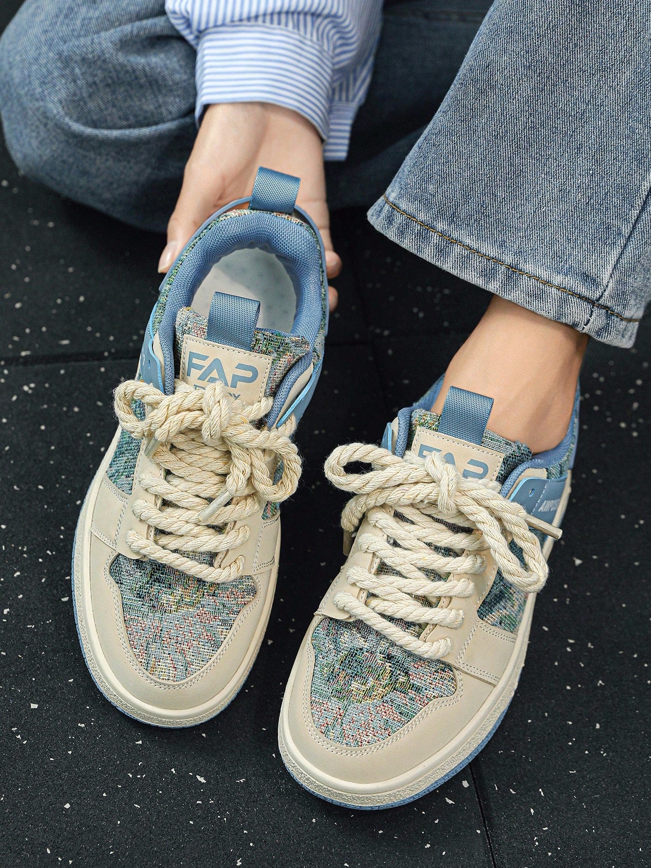 Tênis Masculino Estilo Street Cadarço Grosso e Design Moderno Tênis Masculino Estilo Street Cadarço Grosso e Design