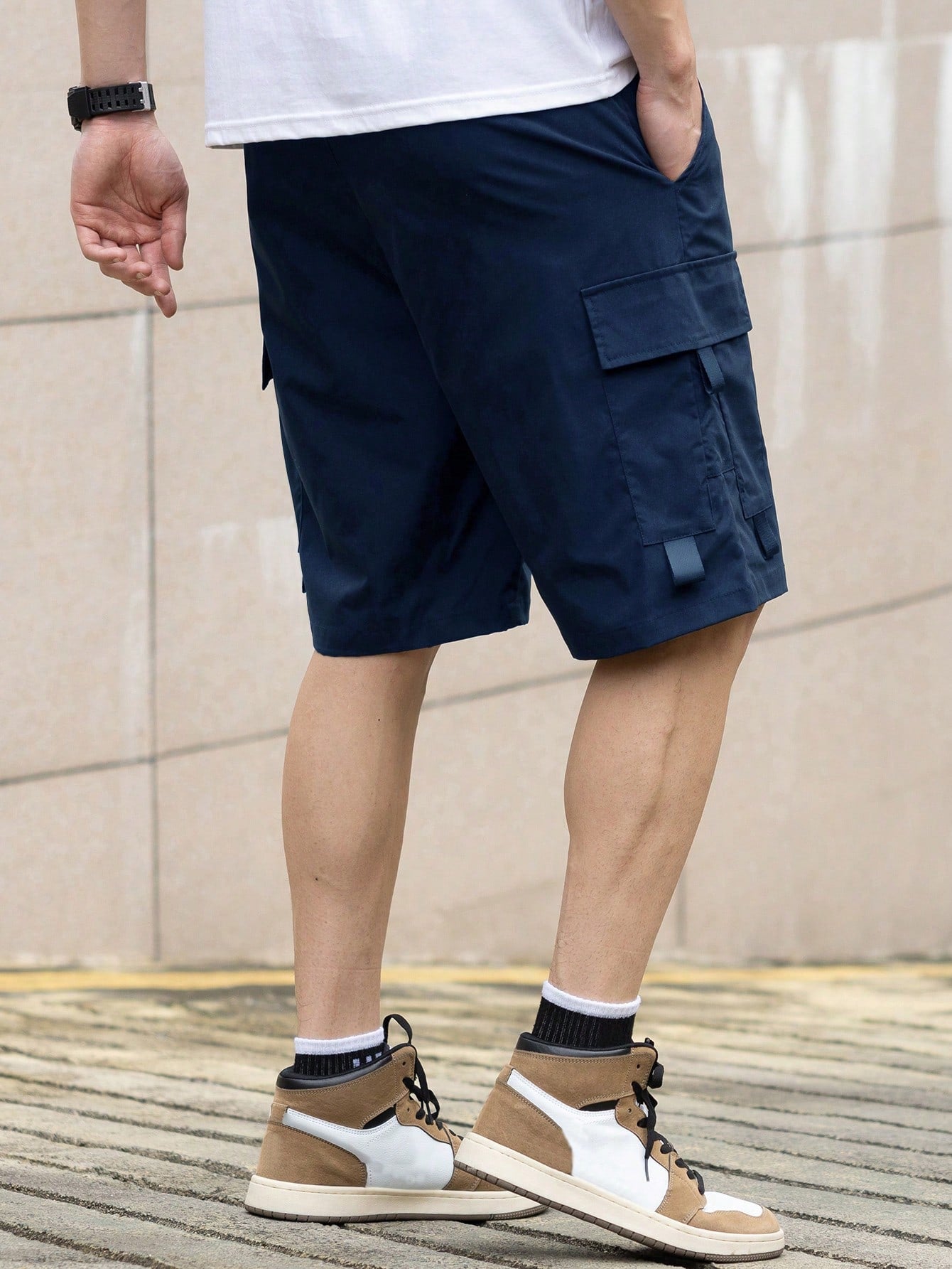 Shorts Masculino Cargo Com Bolsos Laterais E Cintura Ajustável Shorts Masculino Cargo Com Bolsos Laterais E Cintura