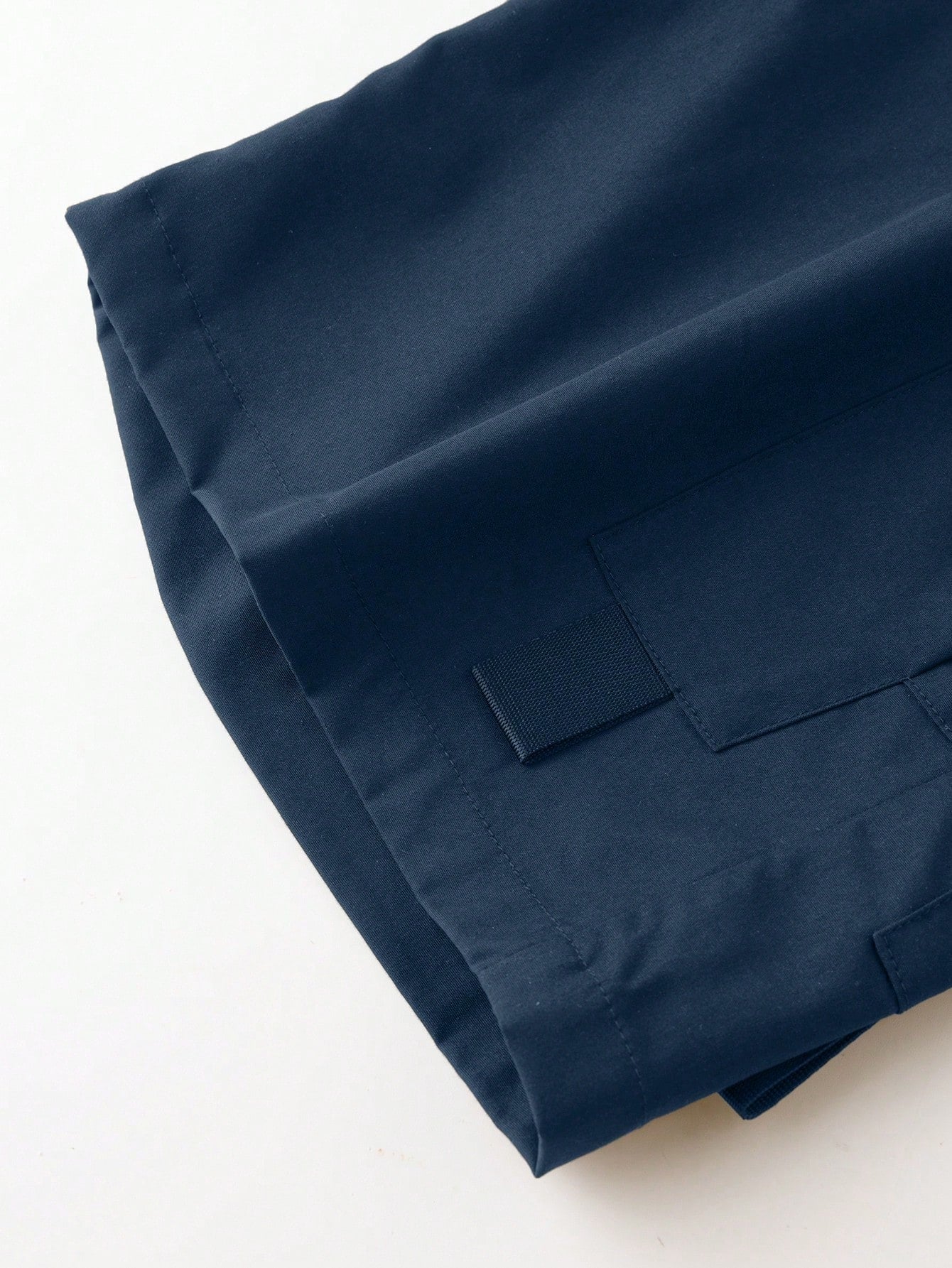 Shorts Masculino Cargo Com Bolsos Laterais E Cintura Ajustável Shorts Masculino Cargo Com Bolsos Laterais E Cintura