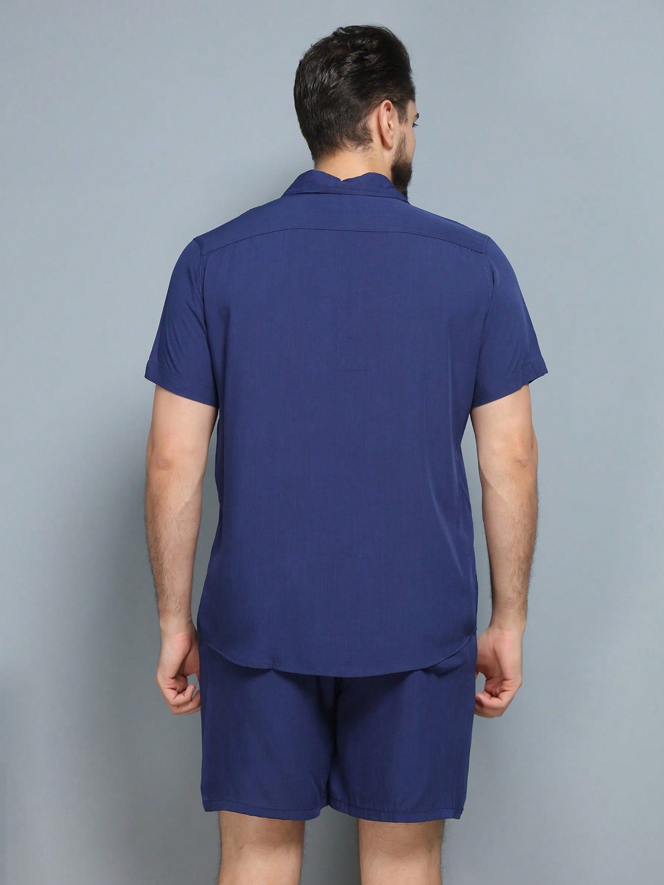 Conjunto Masculino Camisa Manga Curta E Shorts Estampa Lisa Conjunto Masculino Camisa Manga Curta E Shorts Estampa Lisa