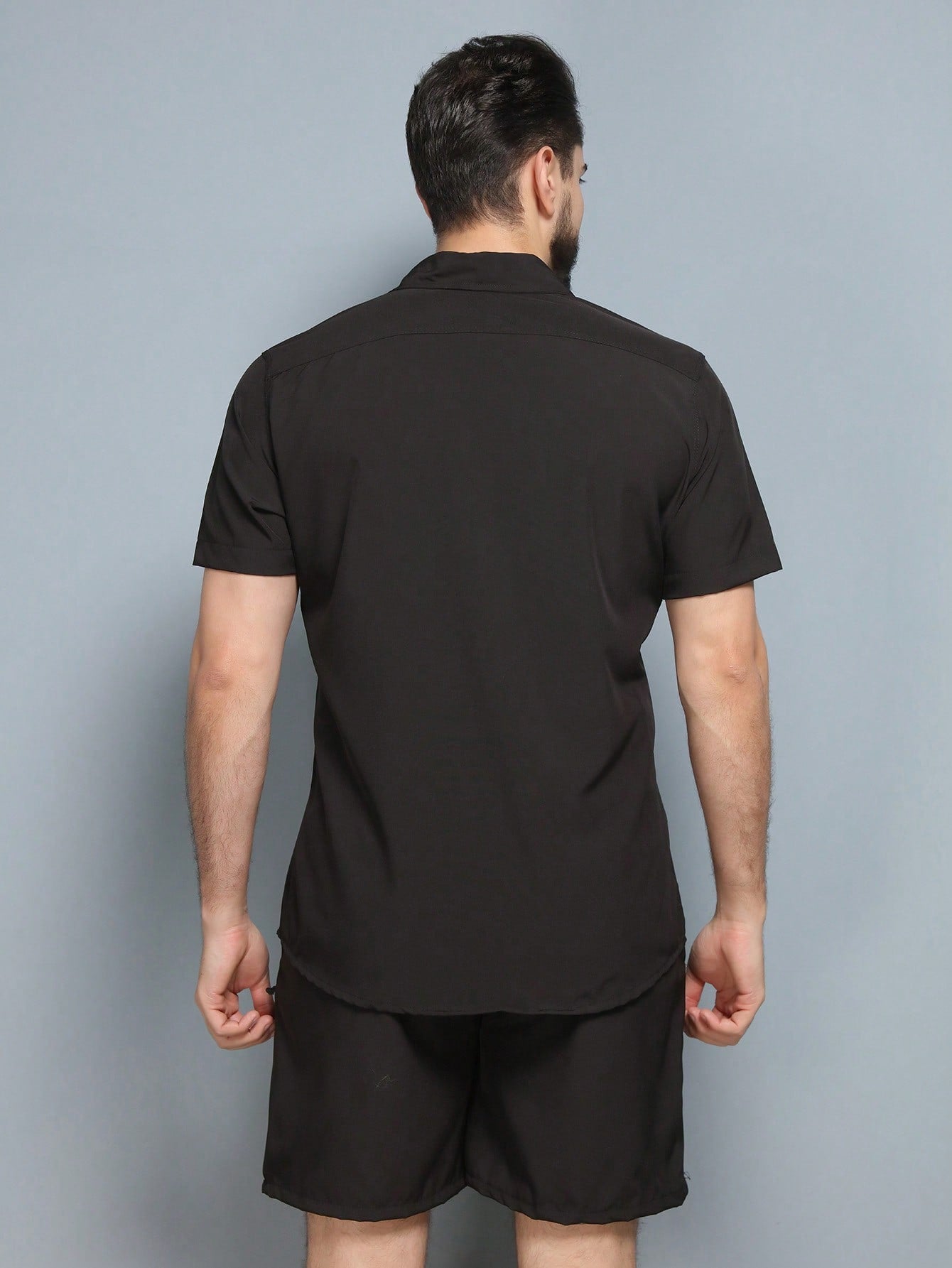 Conjunto Masculino Camisa Manga Curta E Shorts Estampa Lisa Conjunto Masculino Camisa Manga Curta E Shorts Estampa Lisa