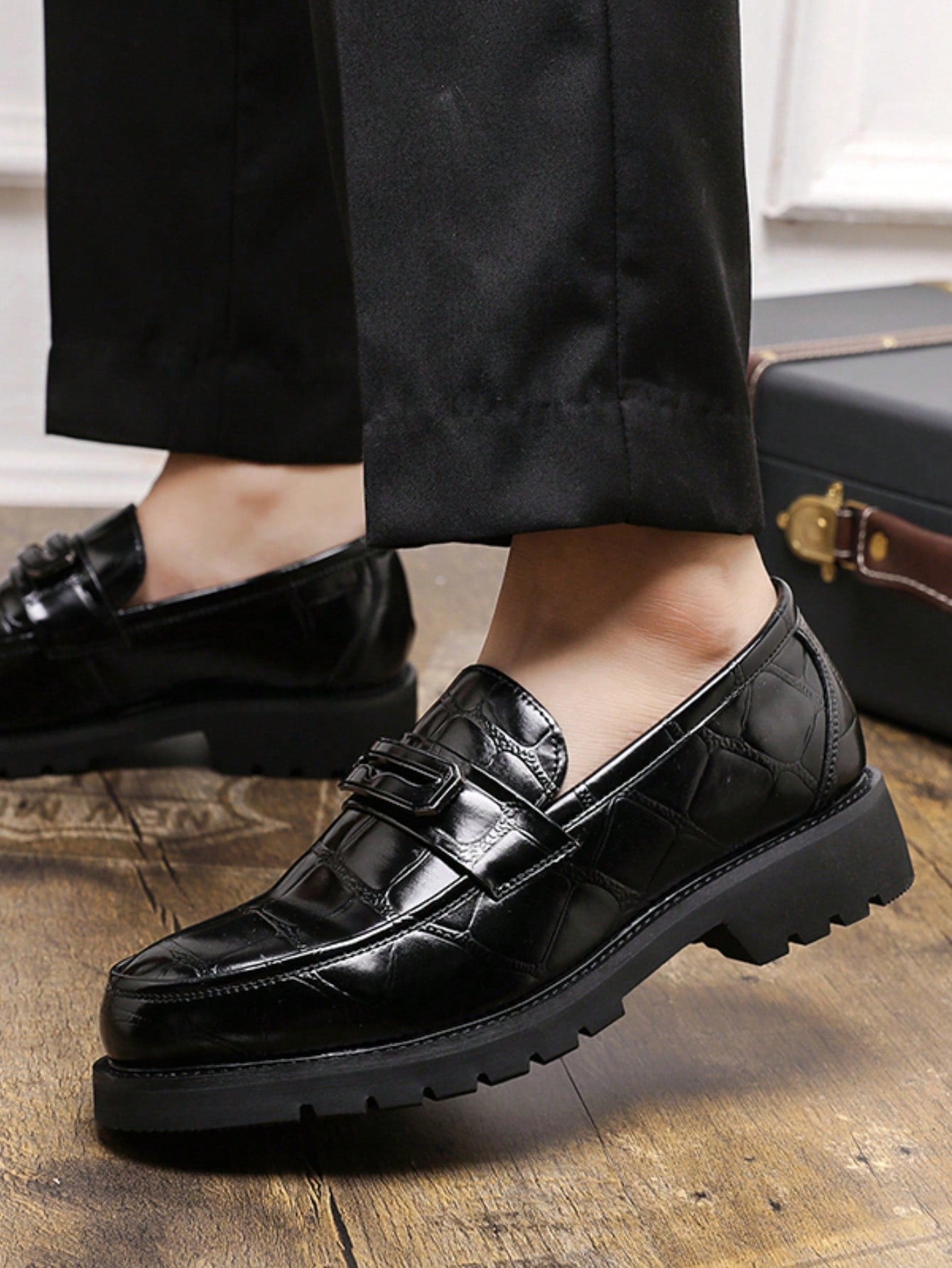 Sapato Masculino Loafer Croco Envernizado Solado Tratorado Sapato Masculino Loafer Croco Envernizado Solado Tratorado