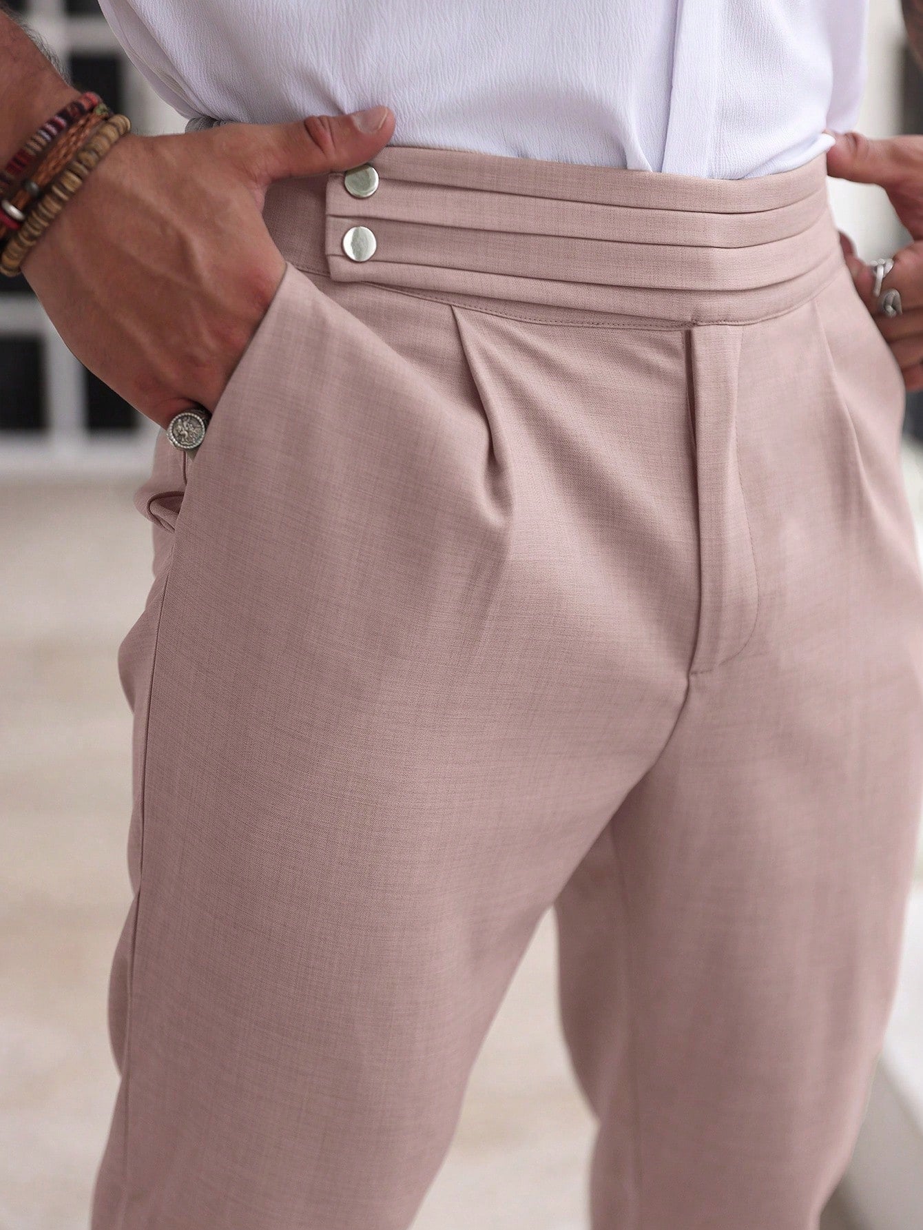 Calça Masculina Social Com Cintura Alta E Detalhe De Pregas Calça Masculina Social Com Cintura Alta E Detalhe De Pregas