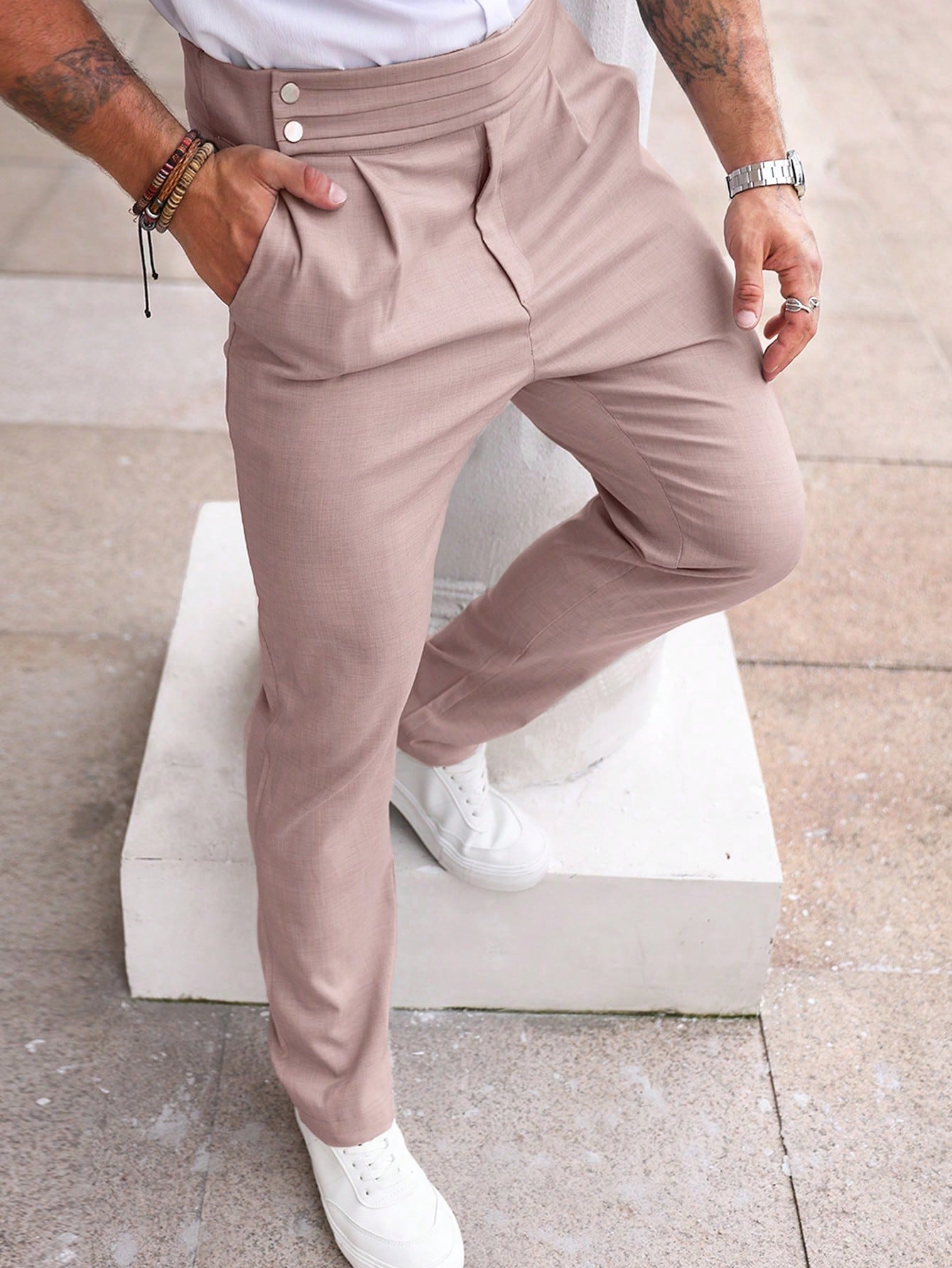 Calça Masculina Social Com Cintura Alta E Detalhe De Pregas Calça Masculina Social Com Cintura Alta E Detalhe De Pregas