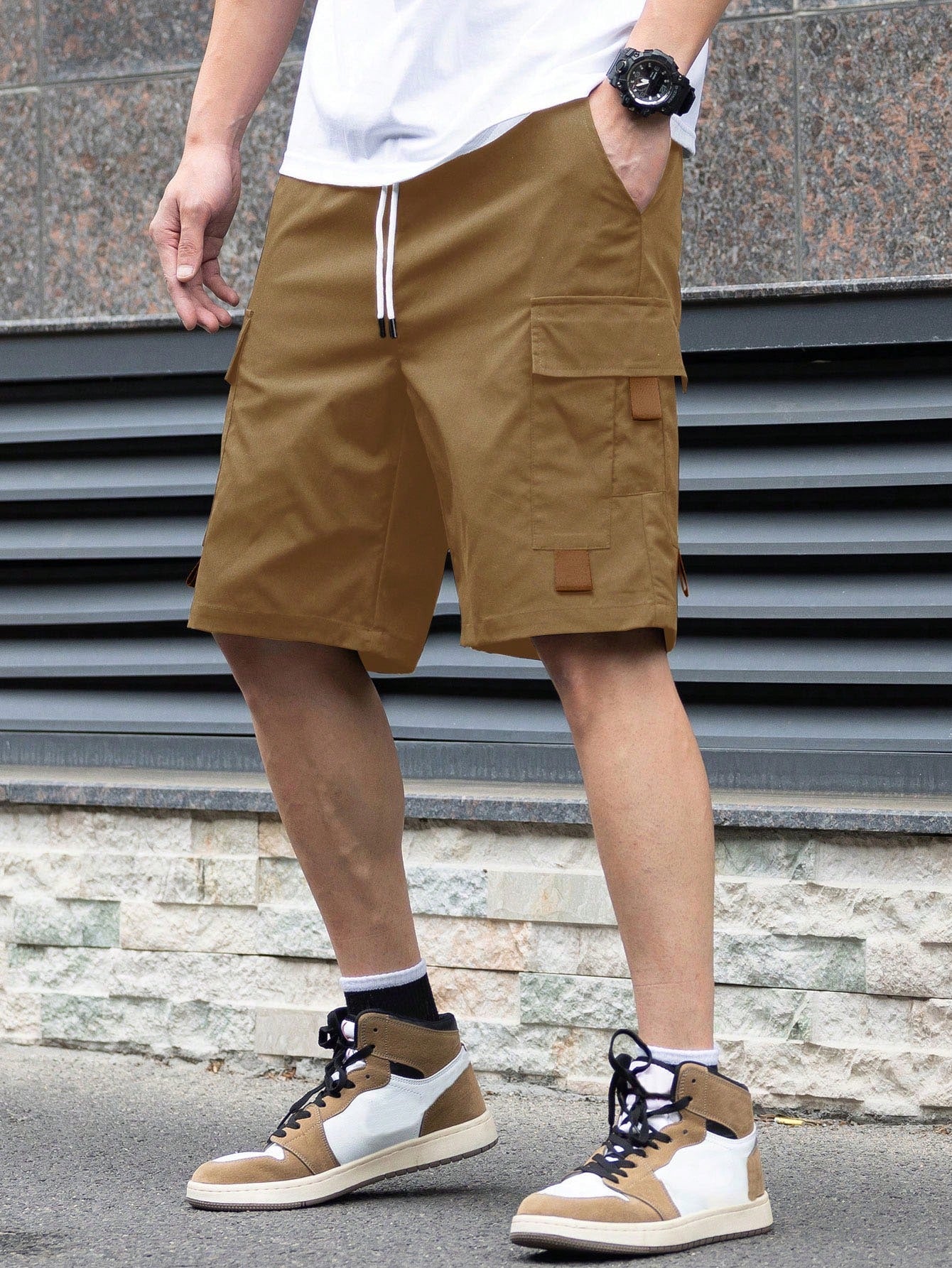Shorts Masculino Cargo Com Bolsos Laterais E Cintura Ajustável Shorts Masculino Cargo Com Bolsos Laterais E Cintura