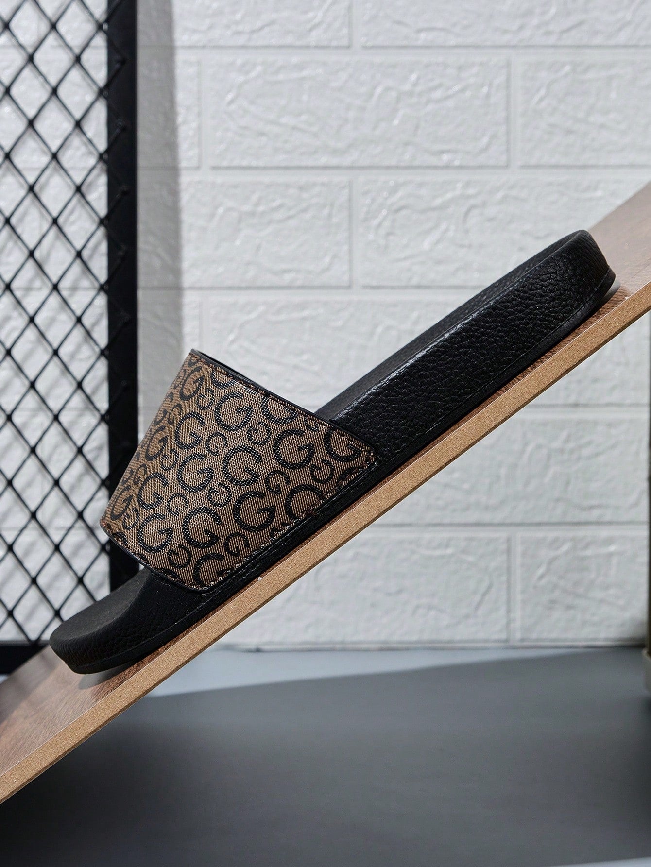 Chinelo Masculino Slide Estilo Retrô Solado Borracha Antiderrapante Chinelo Masculino Slide Estilo Retrô Solado