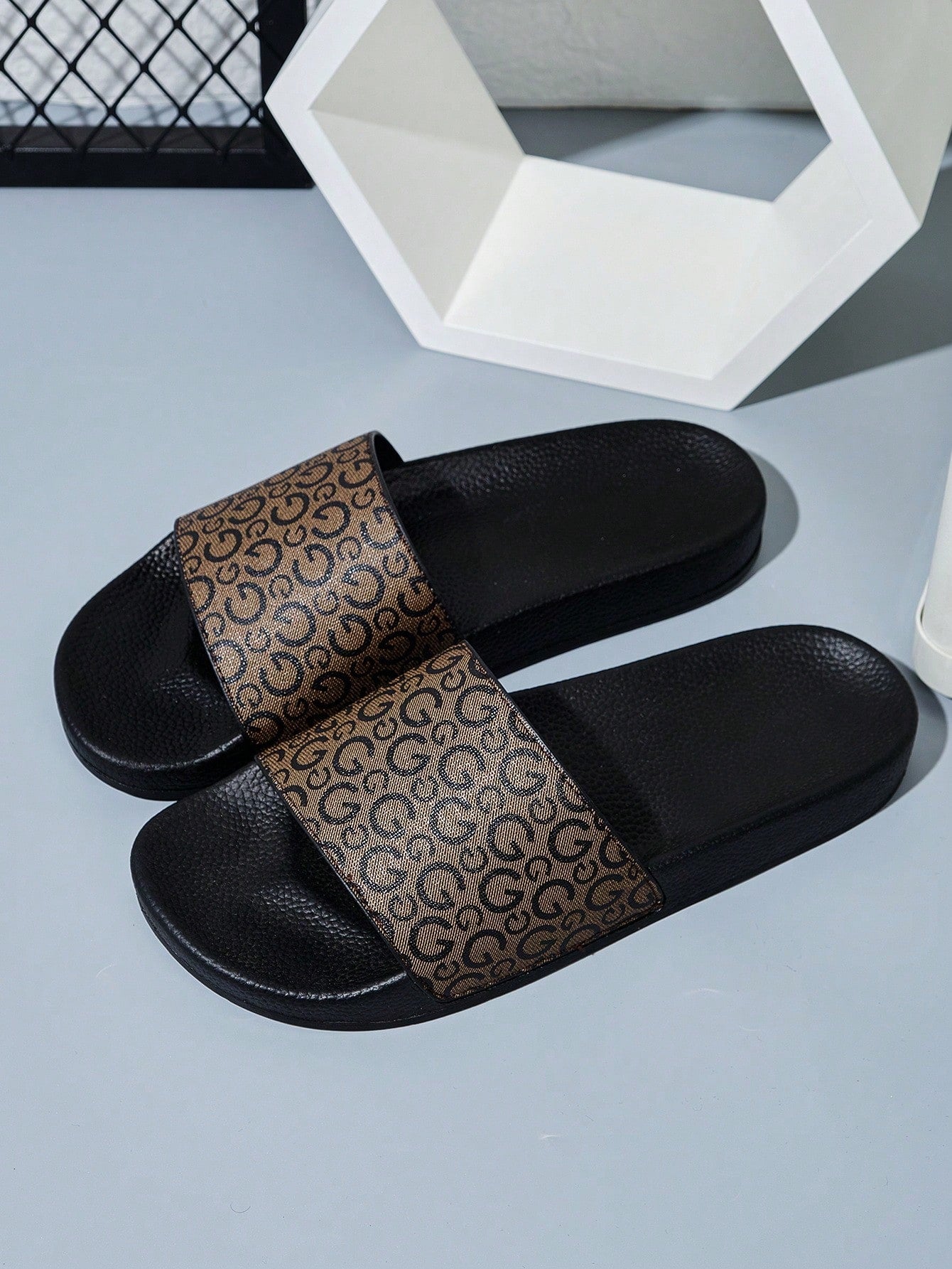 Chinelo Masculino Slide Estilo Retrô Solado Borracha Antiderrapante Chinelo Masculino Slide Estilo Retrô Solado