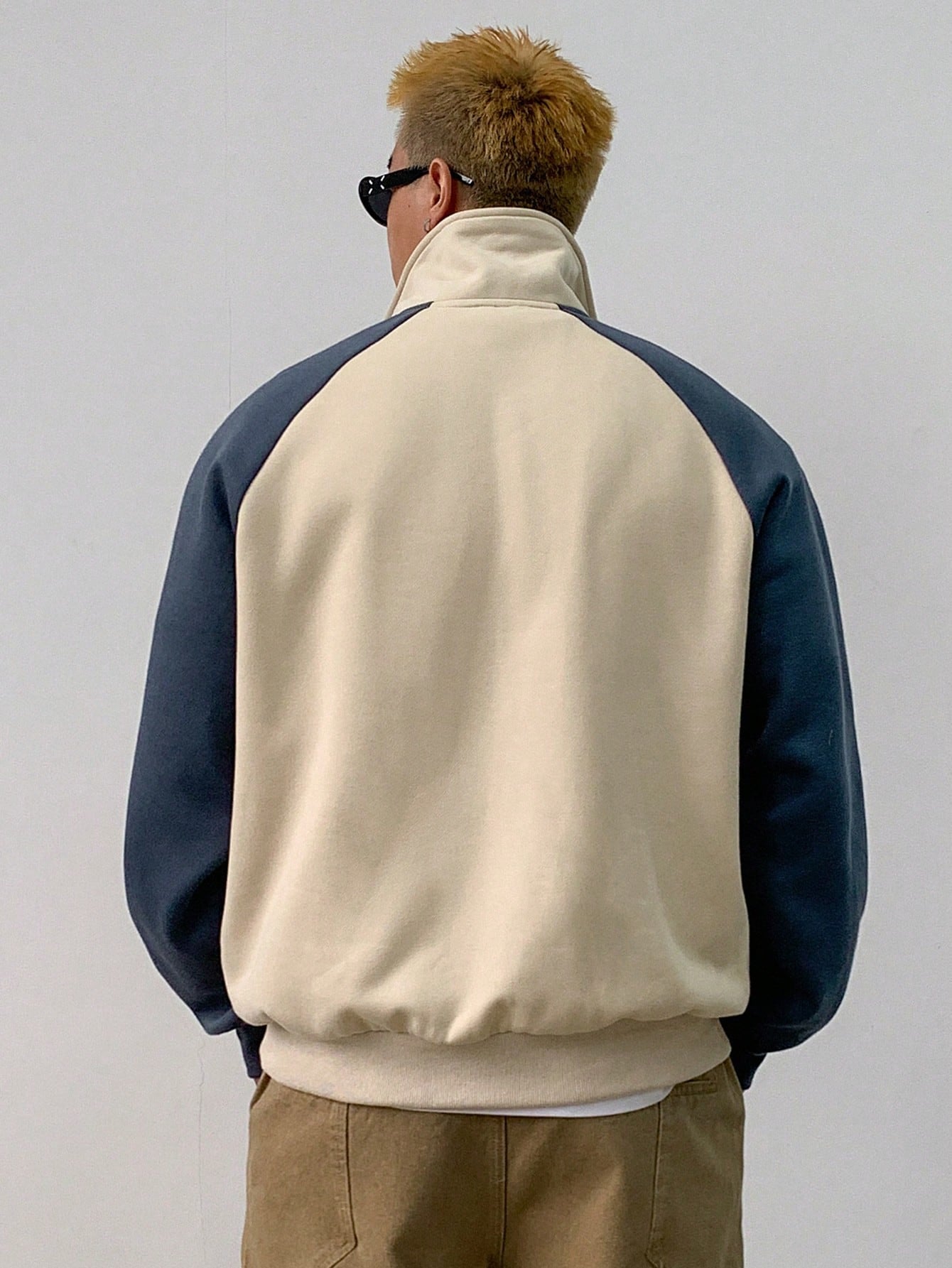 Moletom Masculino Bicolor Com Zíper Gola Alta Moletom Masculino Bicolor Com Zíper Gola Alta