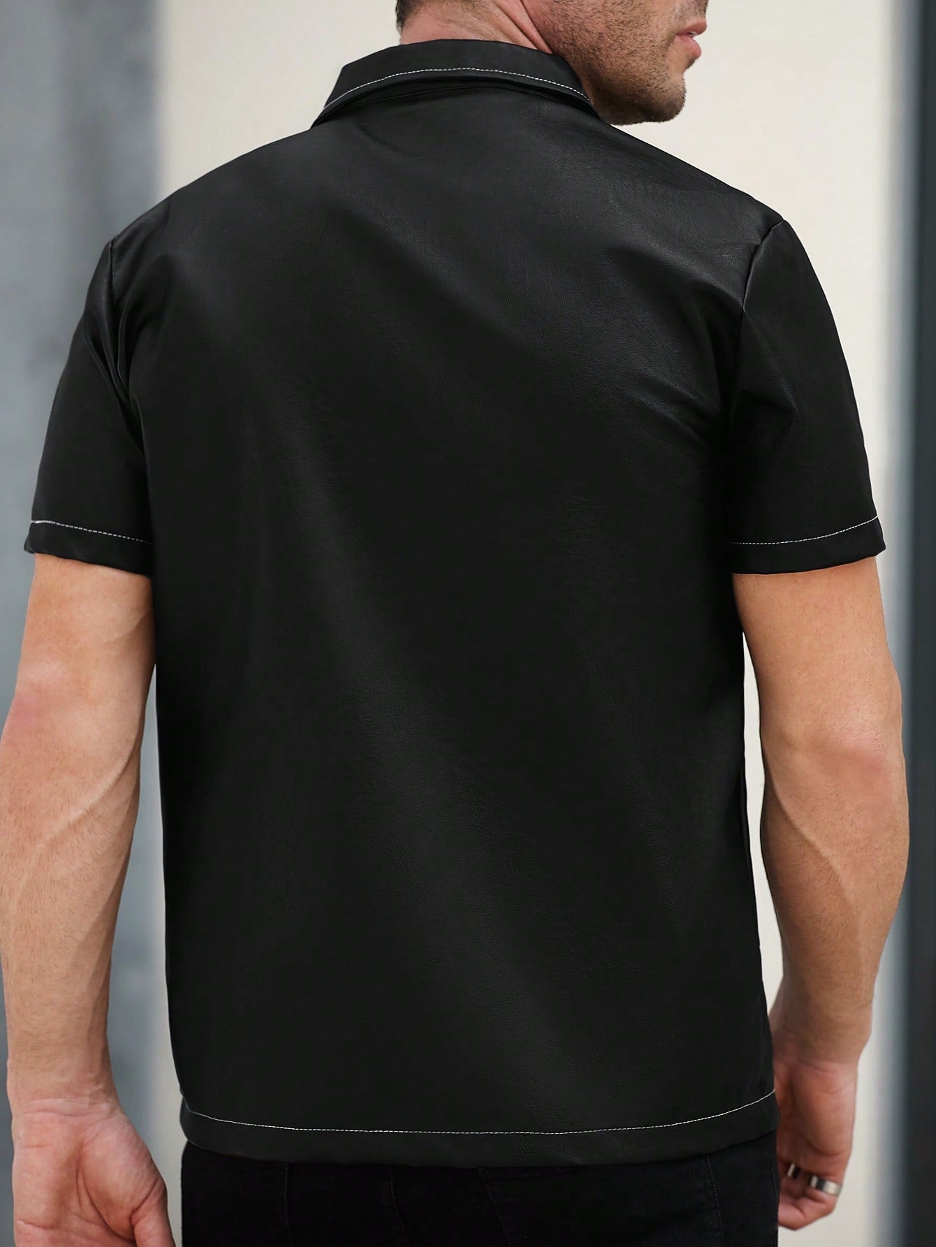 Camisa Masculina De Botão Costura Marcada Estilo Contemporâneo Camisa Masculina De Botão Costura Marcada Estilo