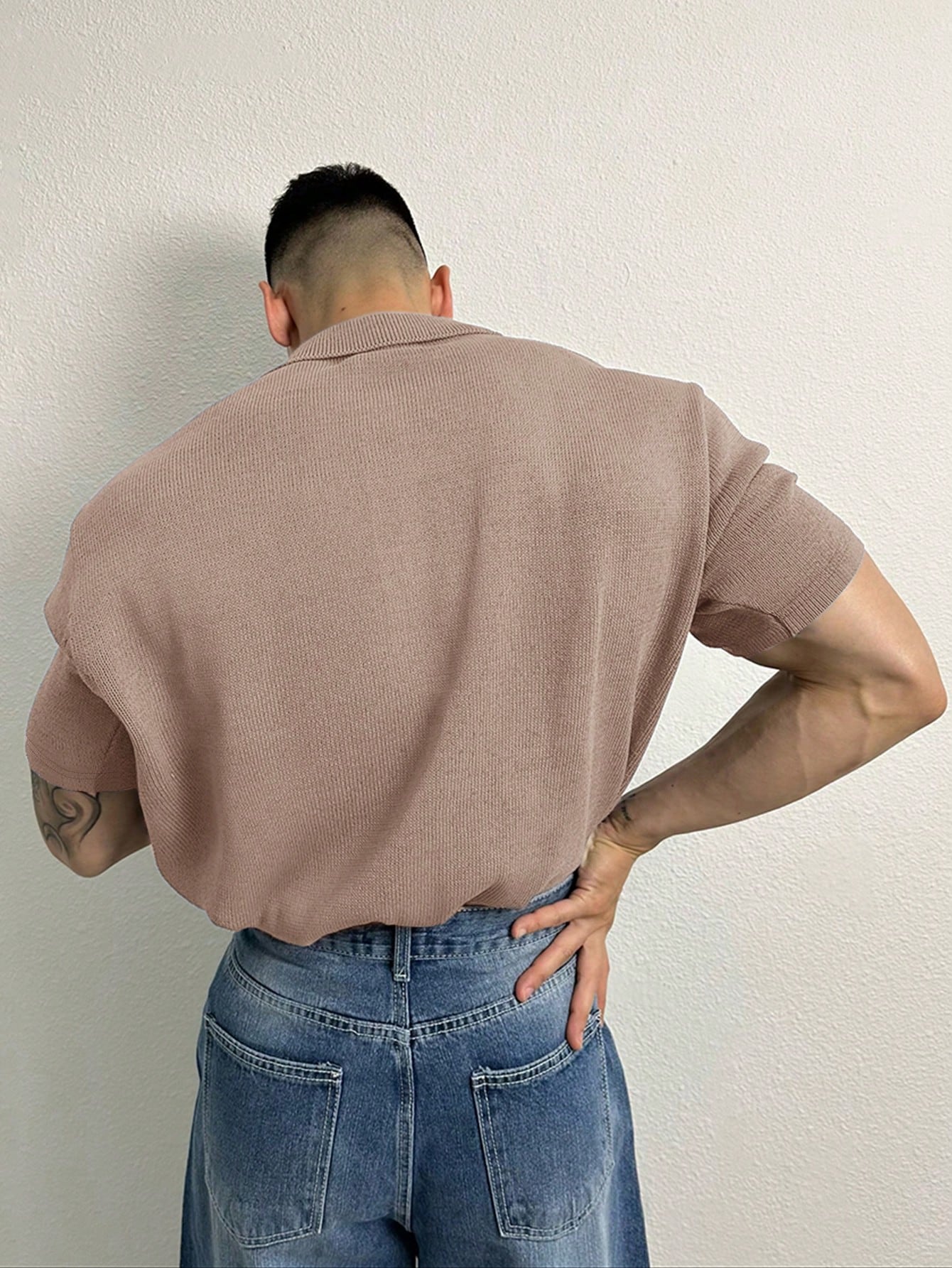 Camisa Masculina De Botão Tecido Malha Caimento Despojado Camisa Masculina De Botão Tecido Malha Caimento Despojado