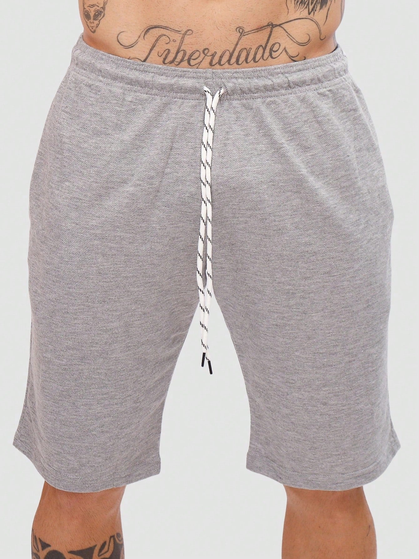 Bermuda Masculina Em Moletom Leve Com Cintura Ajustável Bermuda Masculina Em Moletom Leve Com Cintura Ajustável