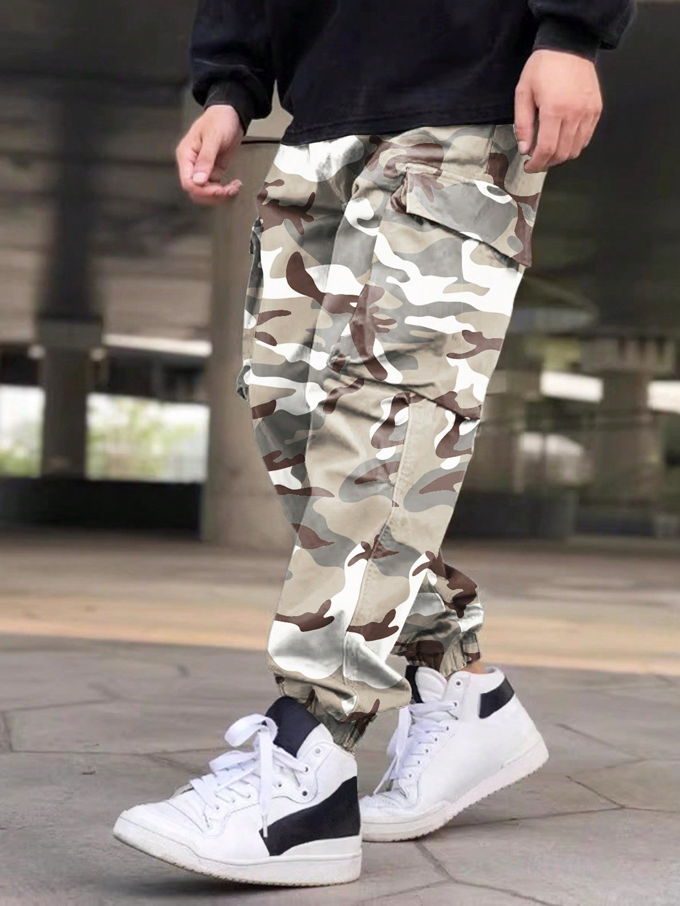 Calça Masculina Casual Com Estampa Completa E Bolsos Funcionais Calça Masculina Casual Com Estampa Completa E Bolsos