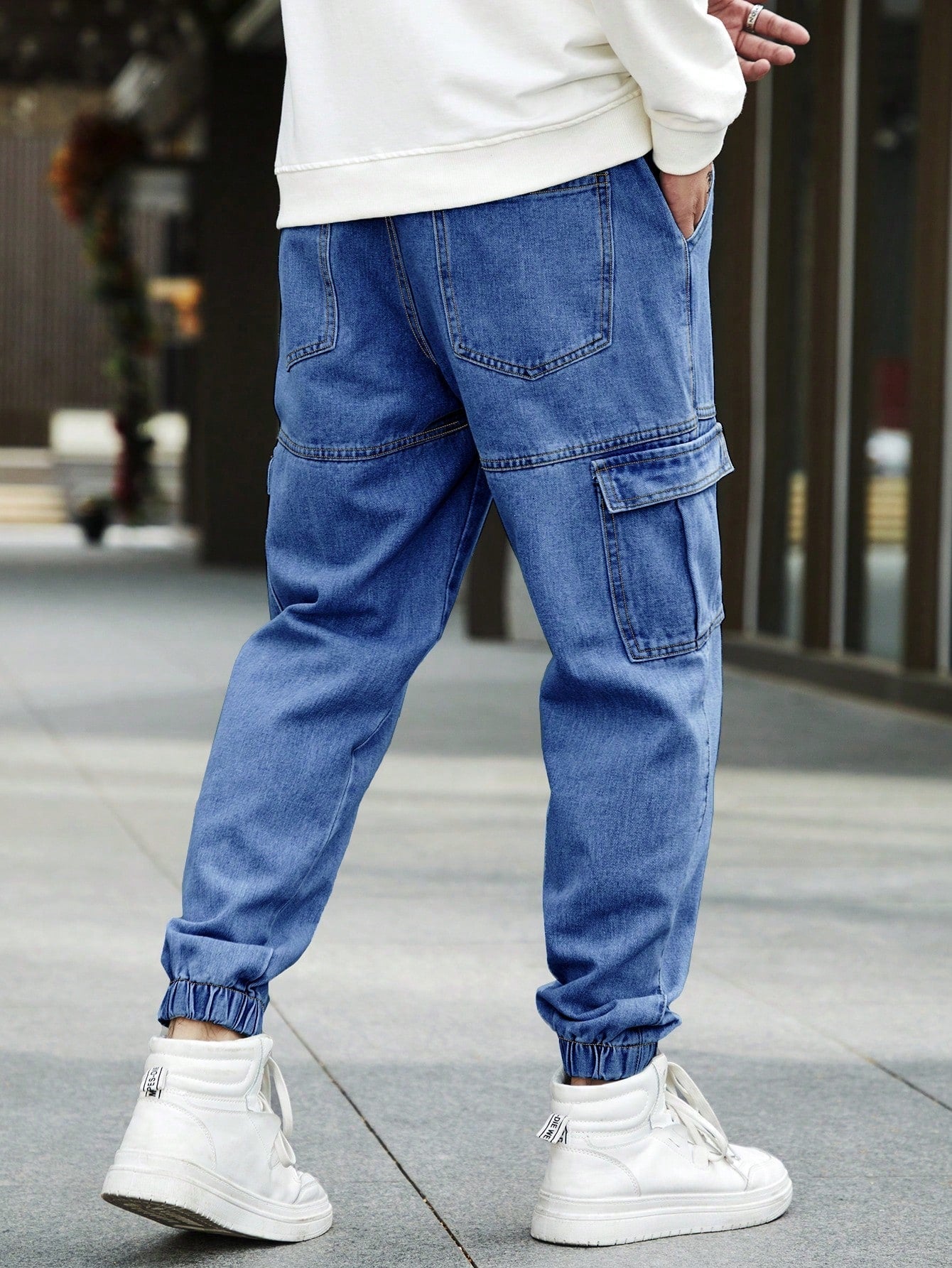 Calça Masculina Cargo Jogger Com Bolsos Laterais E Cordão Ajustável Calça Masculina Cargo Jogger Com Bolsos Laterais E