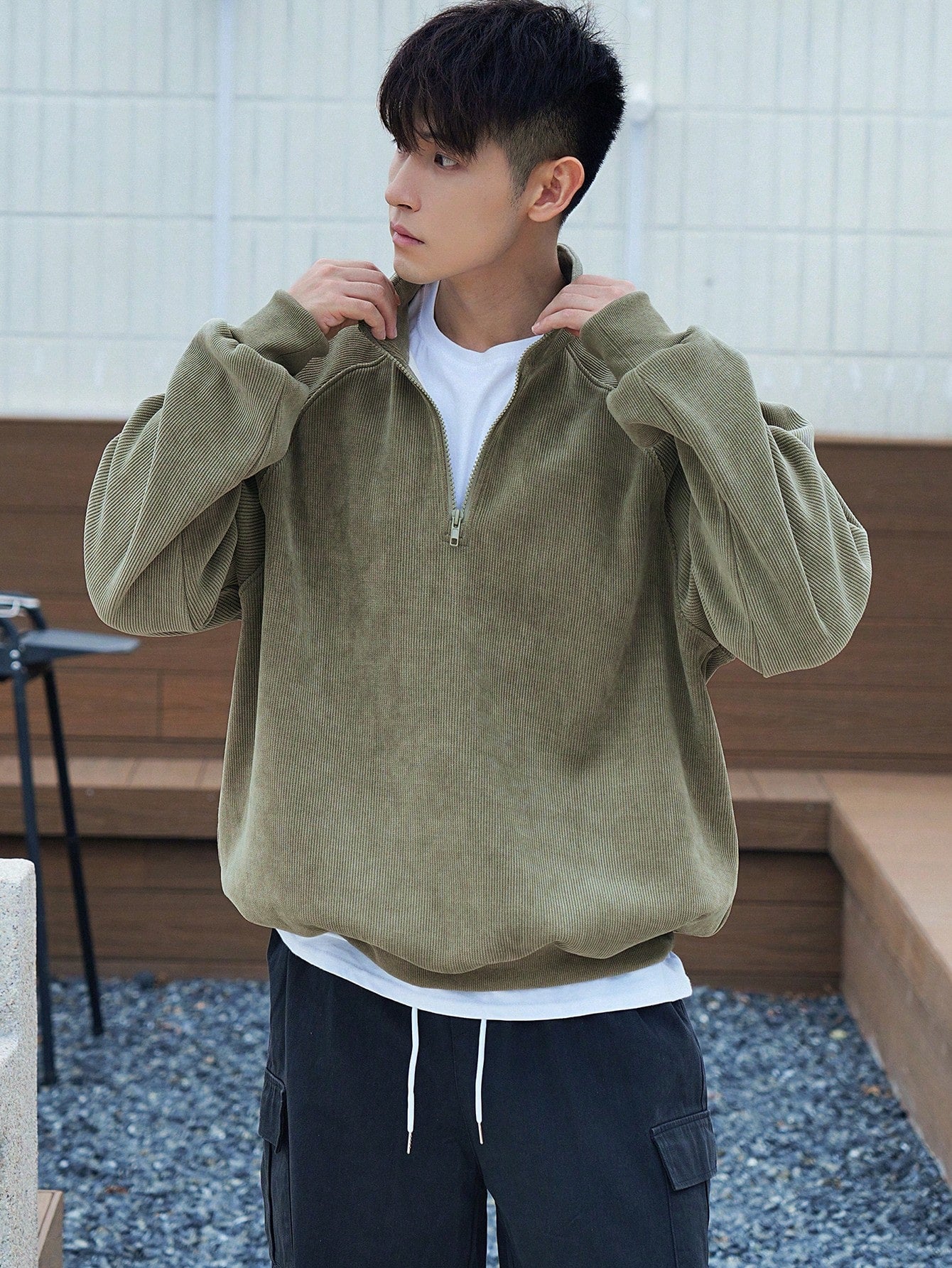 Moletom Masculino Zíper Alto Em Veludo Cotelê Moletom Masculino Zíper Alto Em Veludo Cotelê