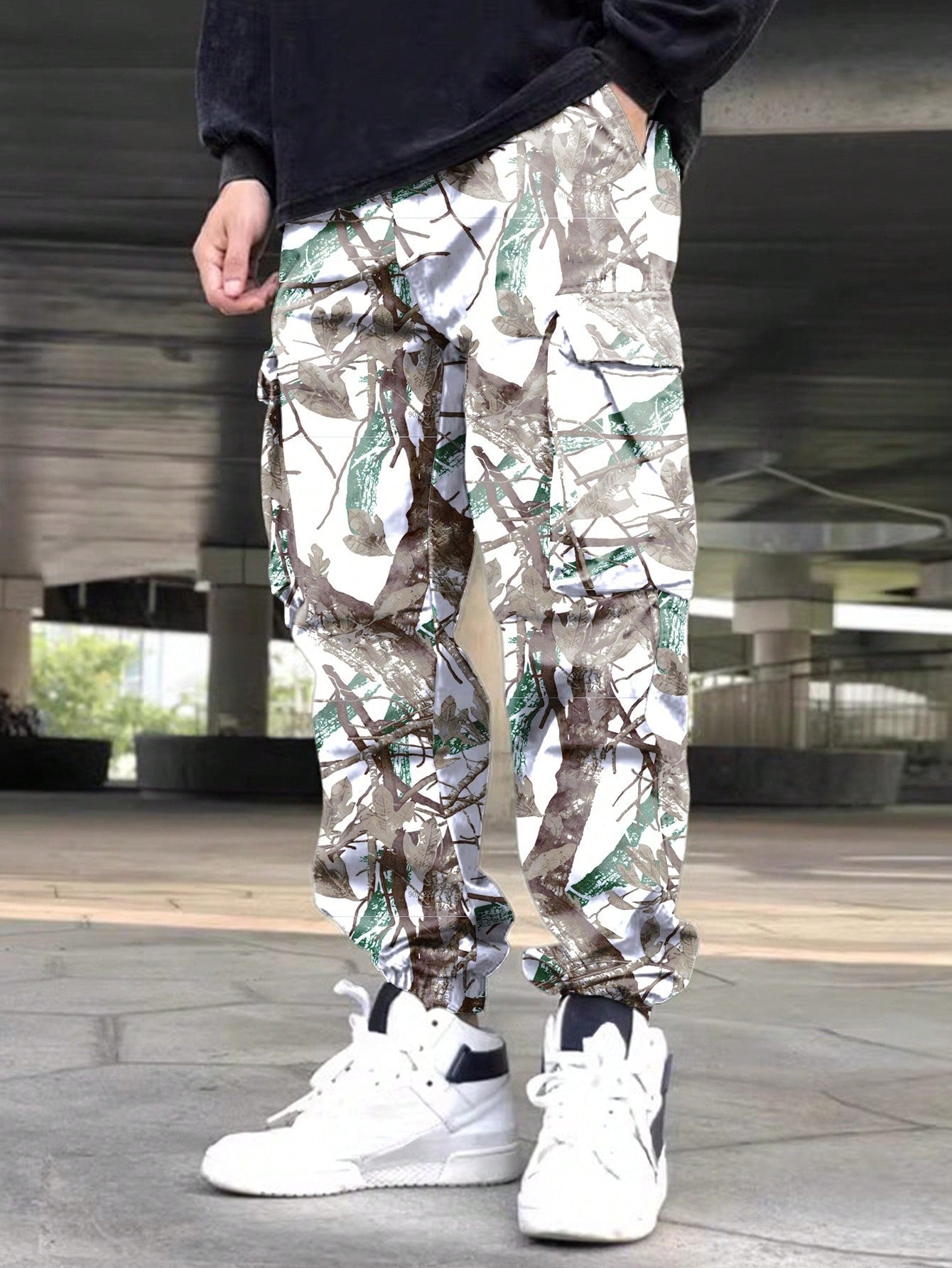 Calça Masculina Casual Com Estampa Completa E Bolsos Funcionais Calça Masculina Casual Com Estampa Completa E Bolsos