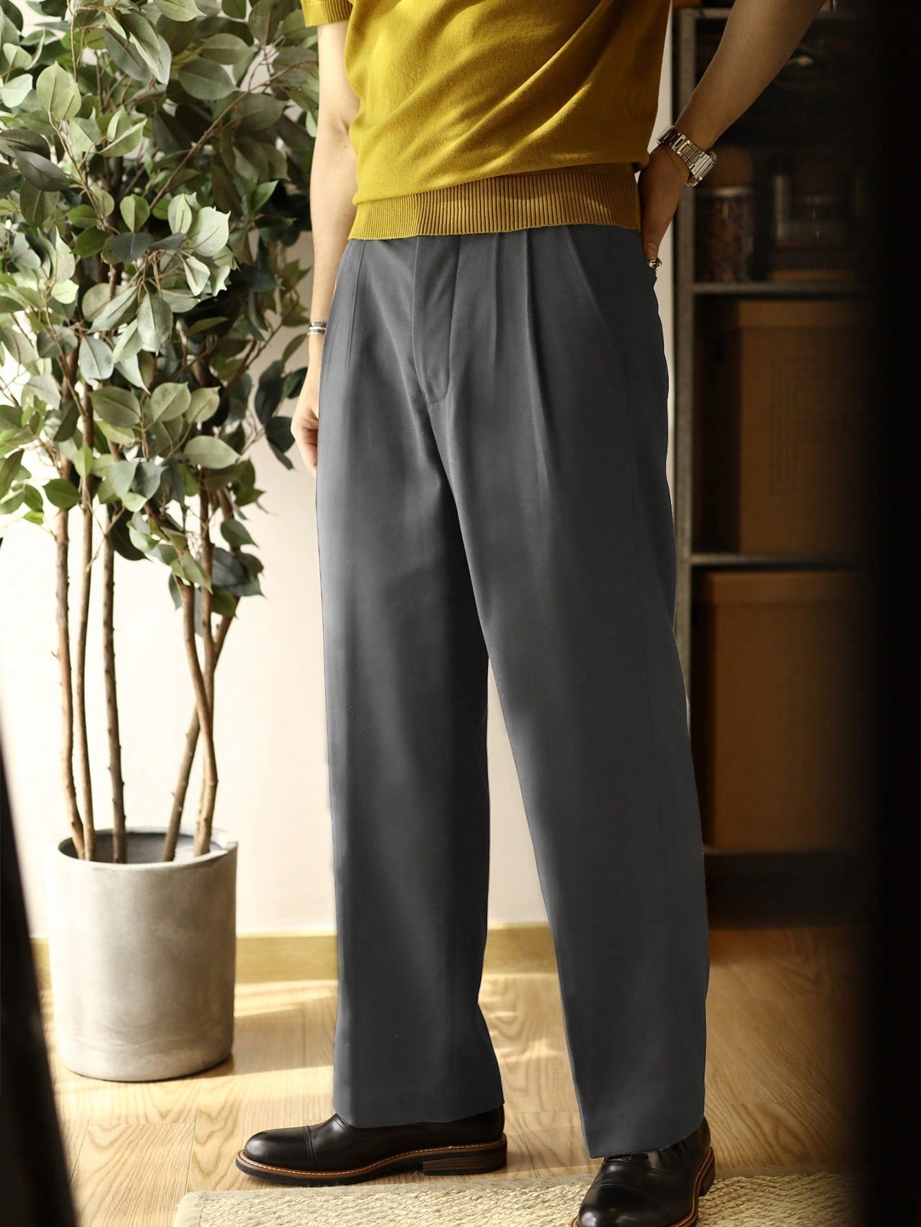 Calça Masculina Alfaiataria Com Pregas E Corte Reto Elegante Calça Masculina Alfaiataria Com Pregas E Corte Reto