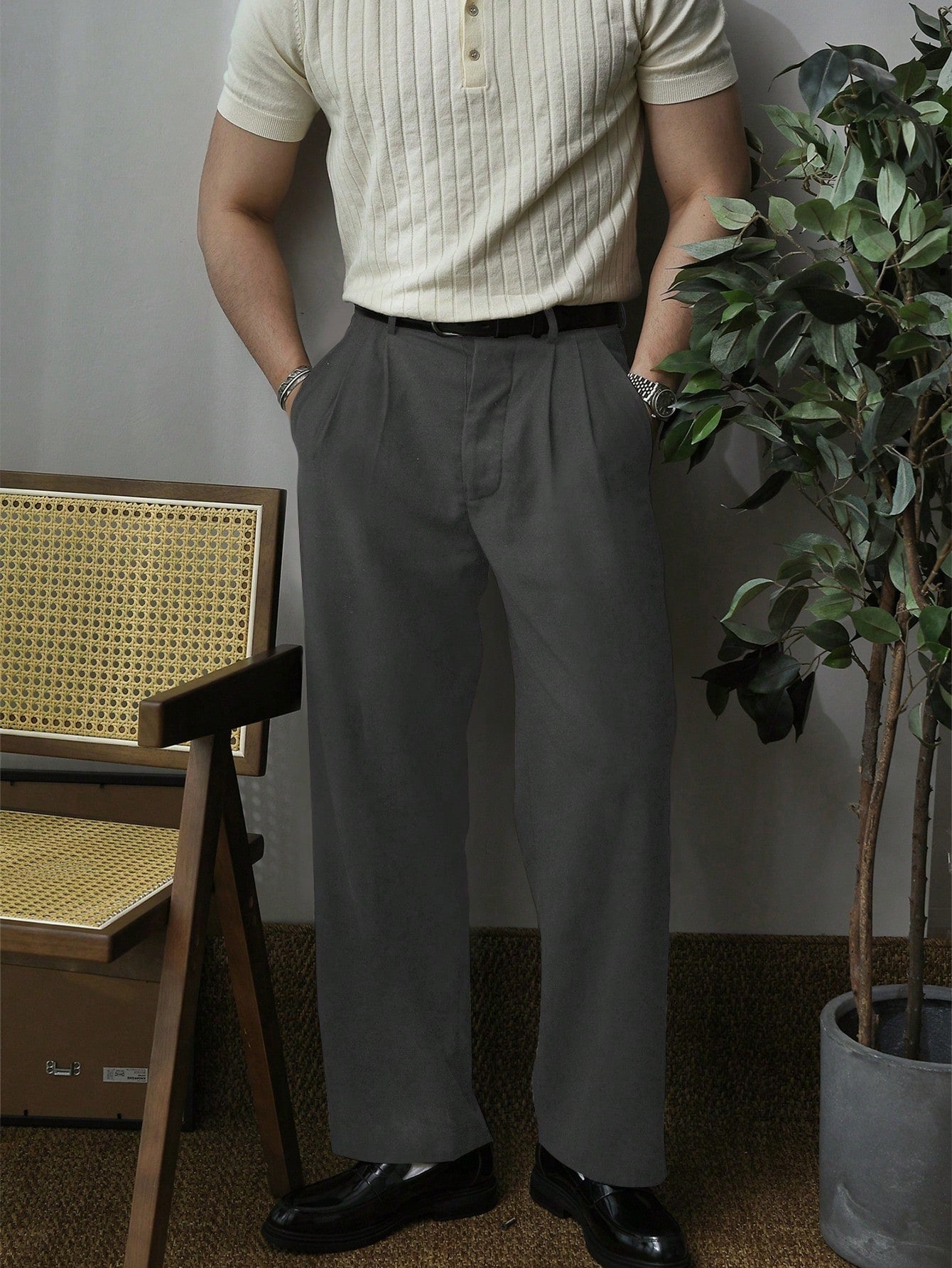 Calça Masculina Alfaiataria Com Pregas E Corte Reto Elegante Chumbo / PP Calça Masculina Alfaiataria Com Pregas E Corte