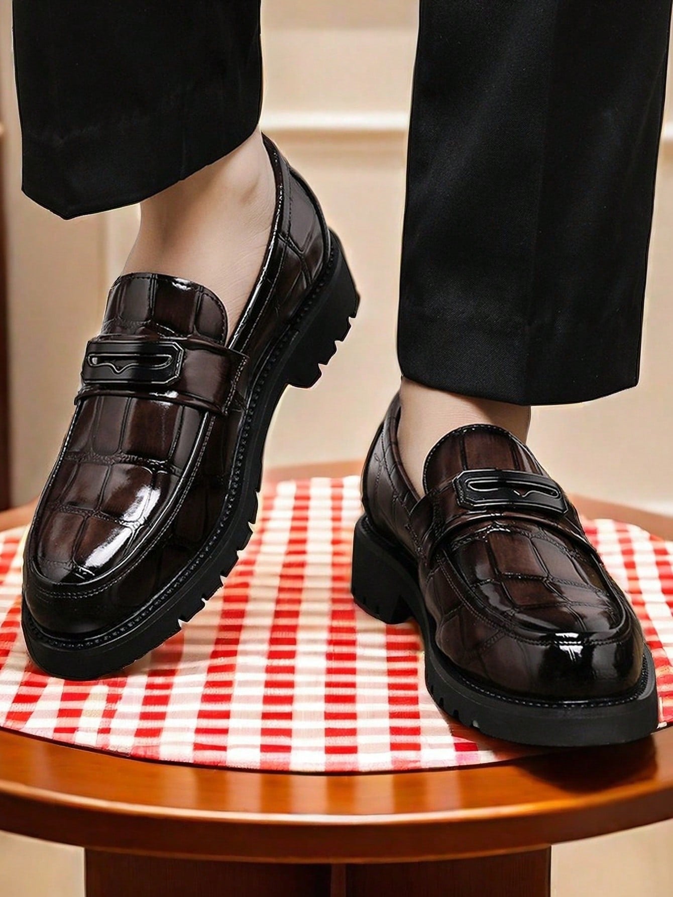 Sapato Masculino Loafer Croco Envernizado Solado Tratorado Sapato Masculino Loafer Croco Envernizado Solado Tratorado