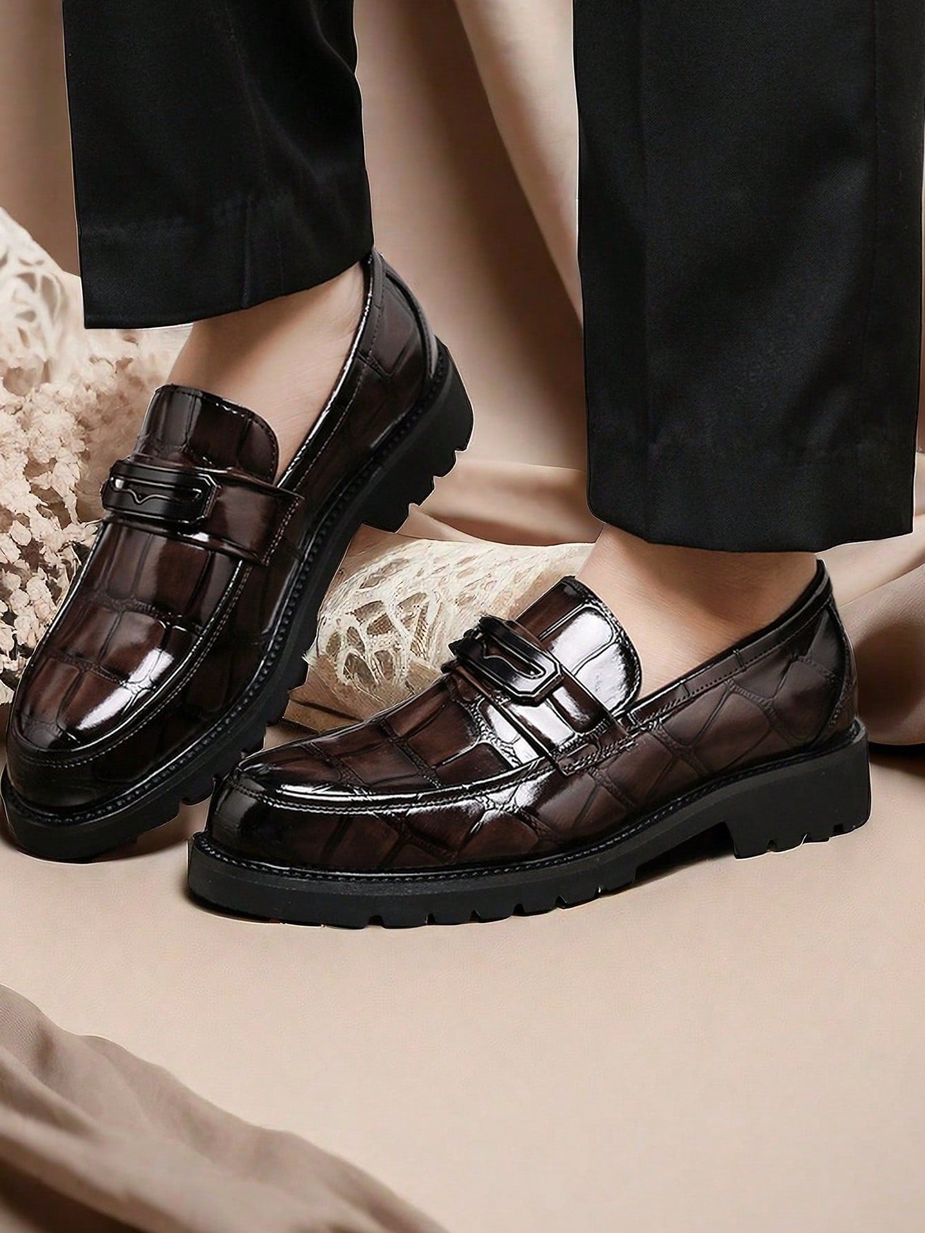 Sapato Masculino Loafer Croco Envernizado Solado Tratorado Sapato Masculino Loafer Croco Envernizado Solado Tratorado
