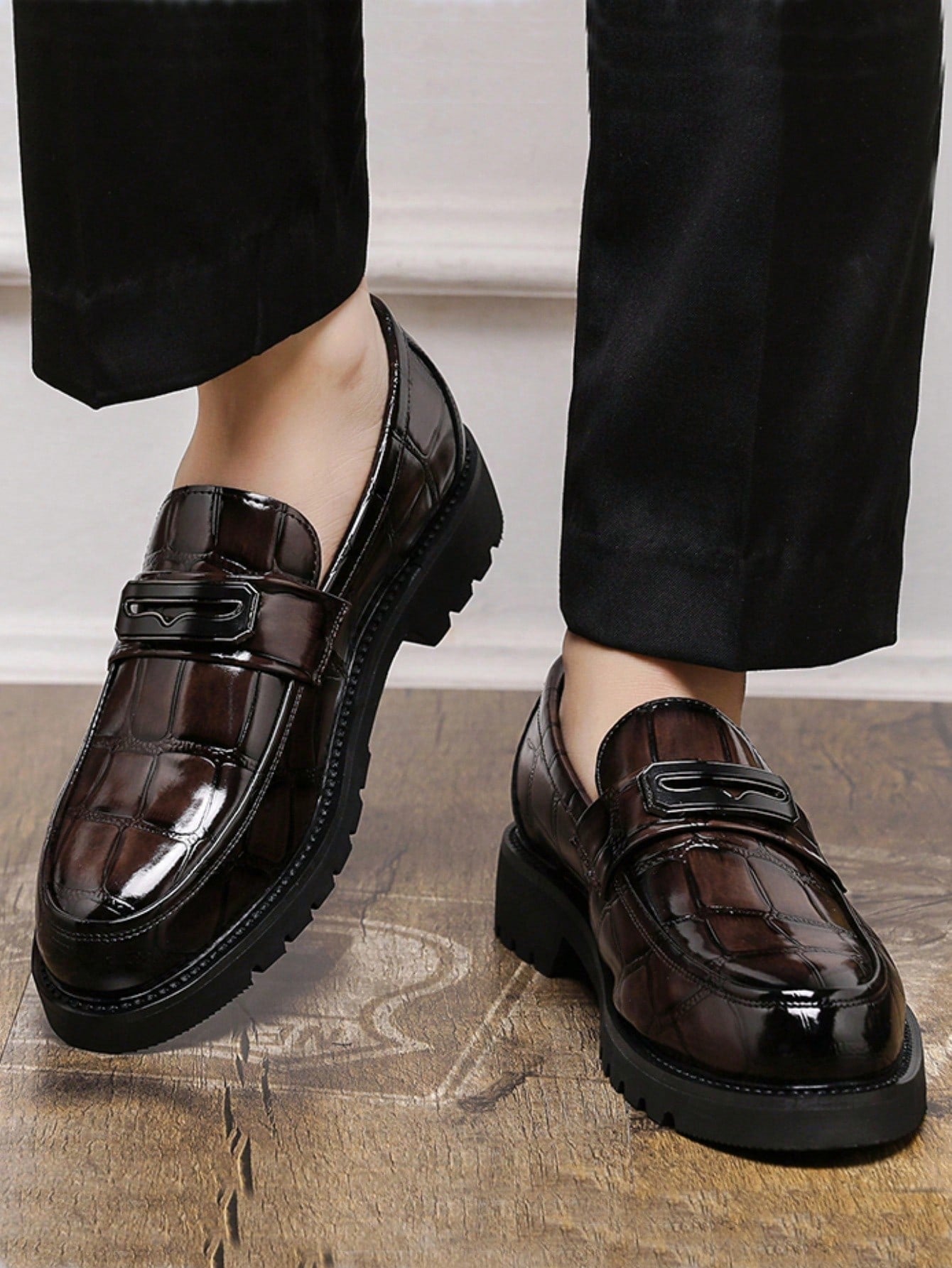 Sapato Masculino Loafer Croco Envernizado Solado Tratorado Sapato Masculino Loafer Croco Envernizado Solado Tratorado