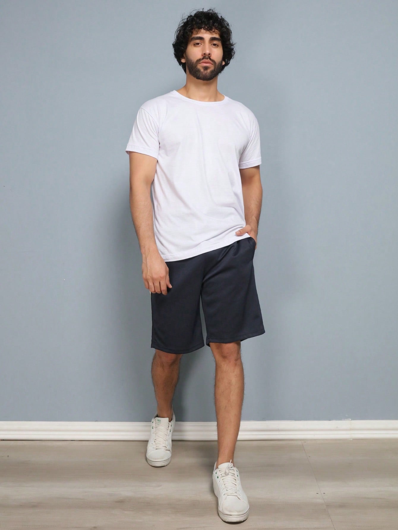 Bermuda Masculina Com Listras Laterais E Estilo Esportivo Azul Marinho / PP Bermuda Masculina Com Listras Laterais E