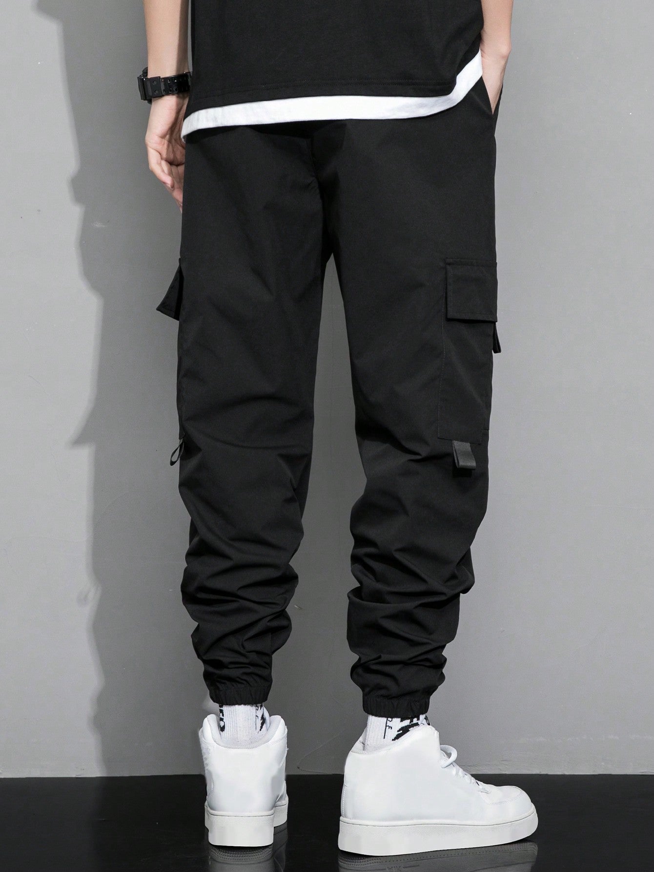 Calça Masculina Cargo Solta Estampa Cartoon E Bolsos Sobrepostos Calça Masculina Cargo Solta Estampa Cartoon E Bolsos