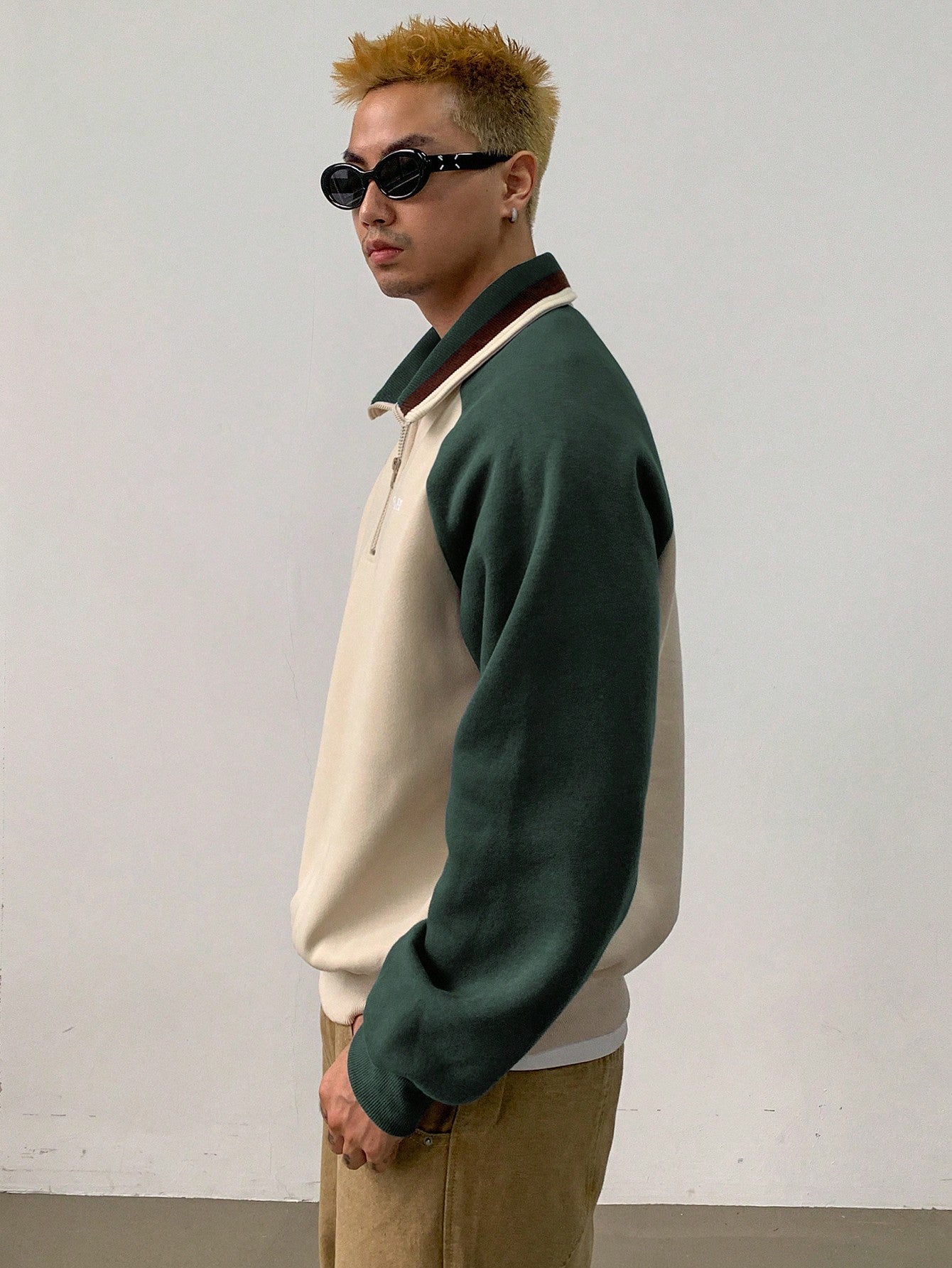 Moletom Masculino Bicolor Com Zíper Gola Alta Moletom Masculino Bicolor Com Zíper Gola Alta