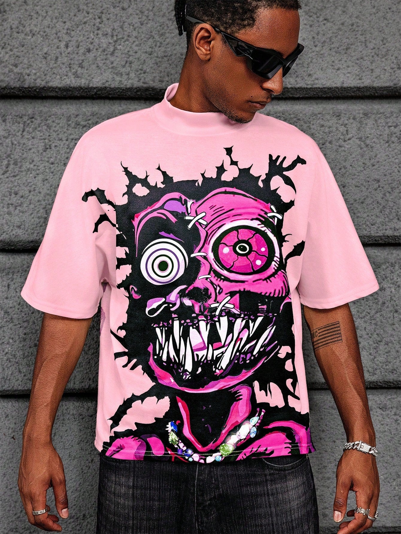 Camiseta Masculina Oversized Estampa Urbana Estilo Zumbi Rosa / PP Camiseta Masculina Oversized Estampa Urbana Estilo
