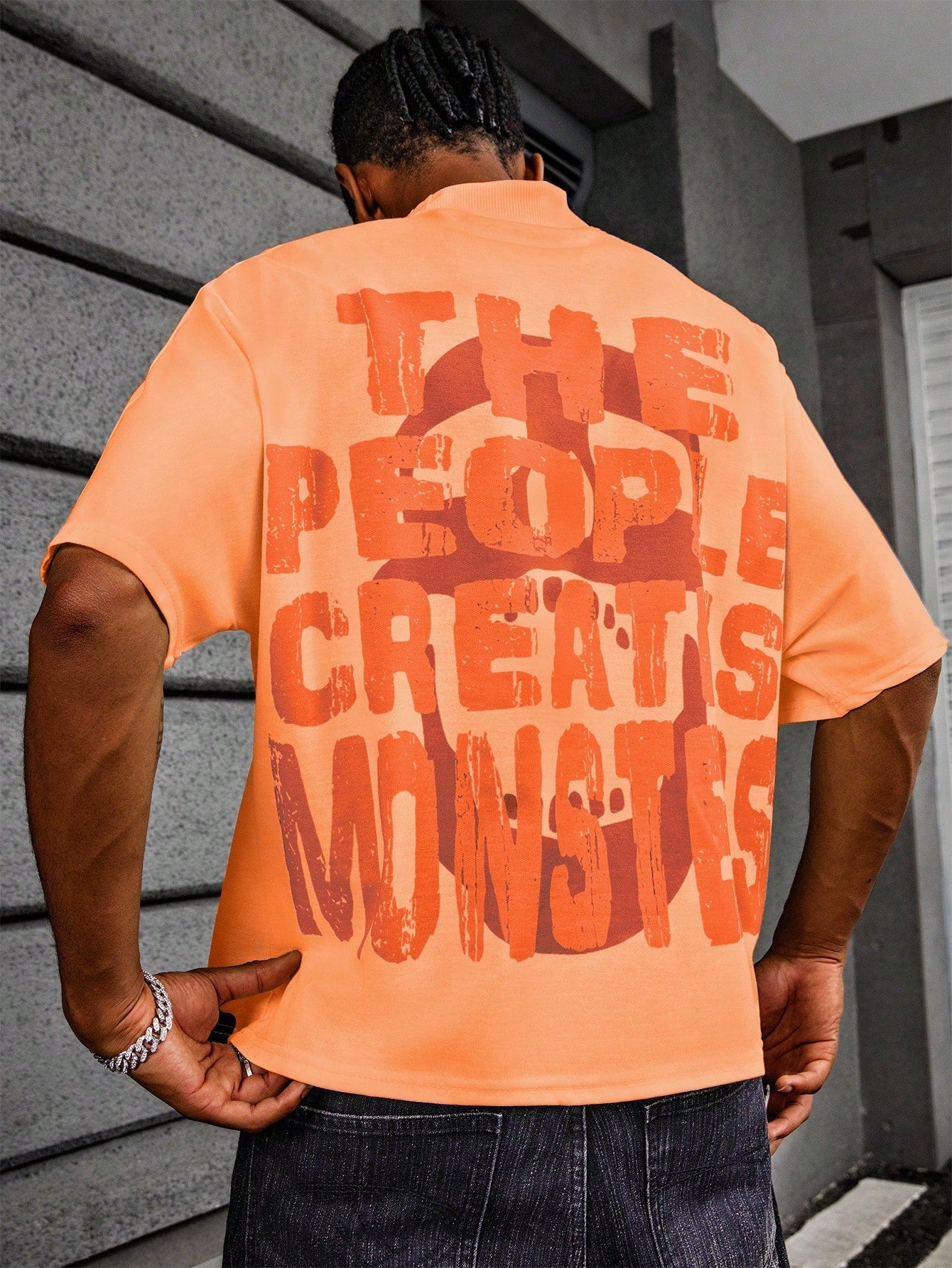 Camiseta Masculina Oversized Estampa Urbana Estilo Zumbi Camiseta Masculina Oversized Estampa Urbana Estilo Zumbi