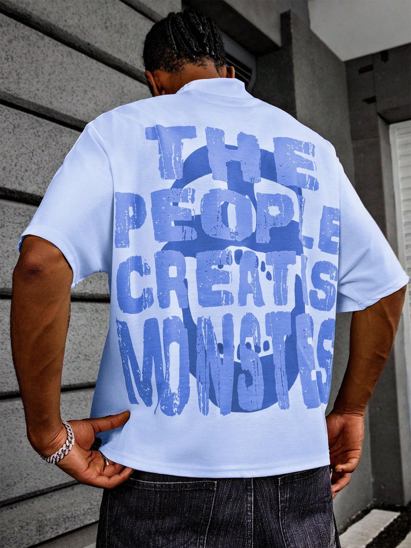 Camiseta Masculina Oversized Estampa Urbana Estilo Zumbi Camiseta Masculina Oversized Estampa Urbana Estilo Zumbi