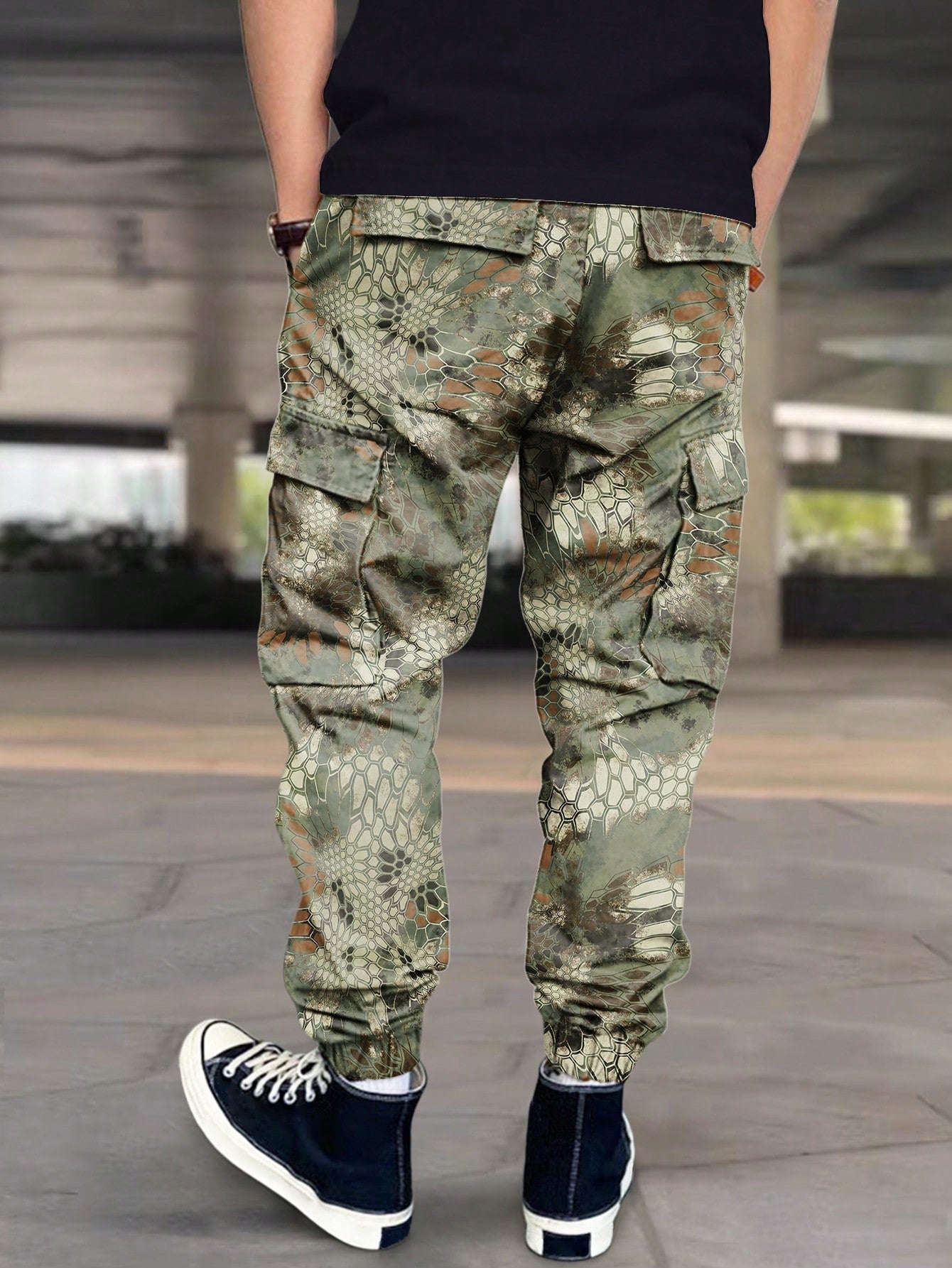 Calça Masculina Casual Com Estampa Completa E Bolsos Funcionais Calça Masculina Casual Com Estampa Completa E Bolsos