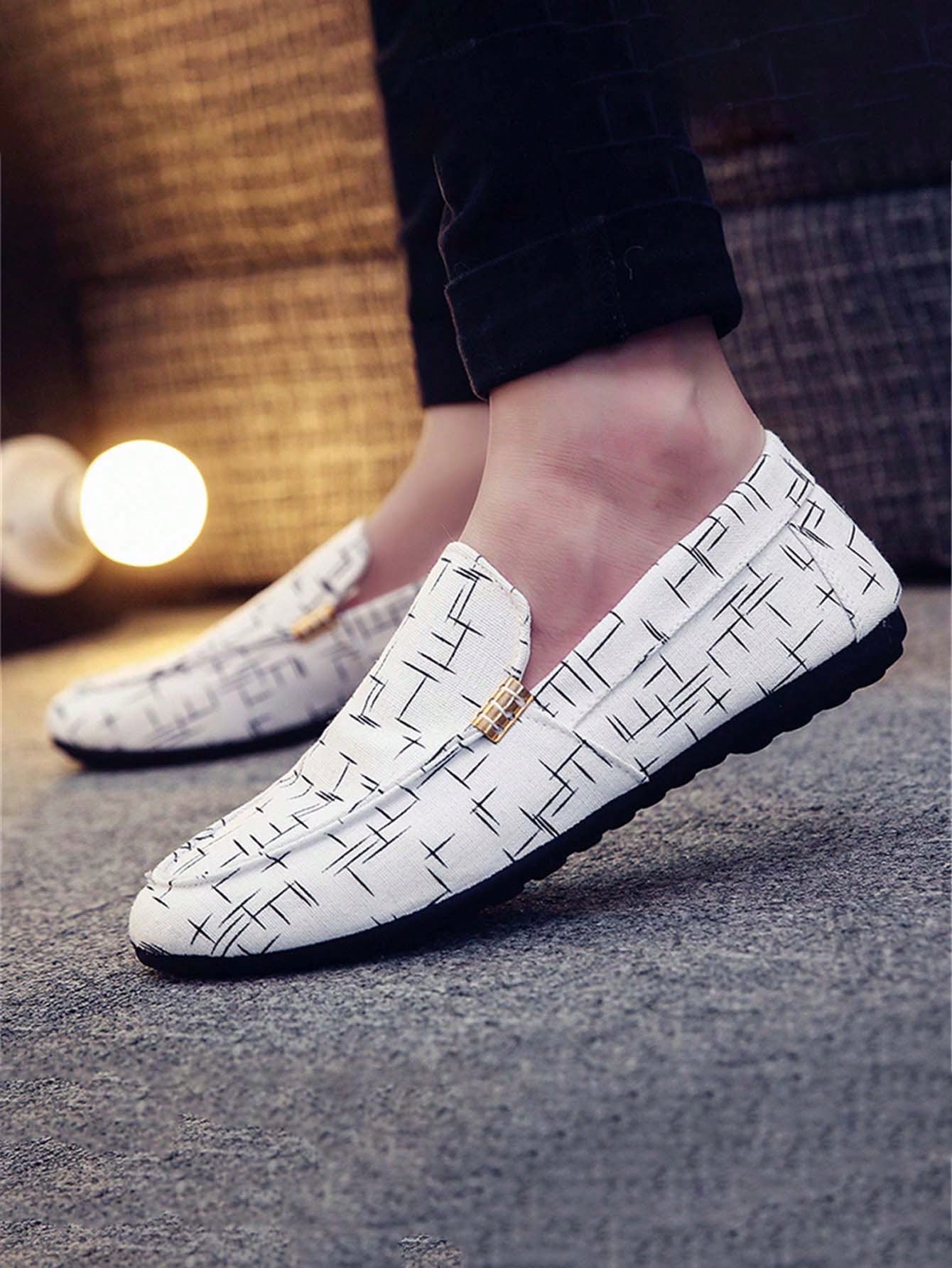 Mocassim Masculino Estampado Casual Com Detalhe Metálico Mocassim Masculino Estampado Casual Com Detalhe Metálico