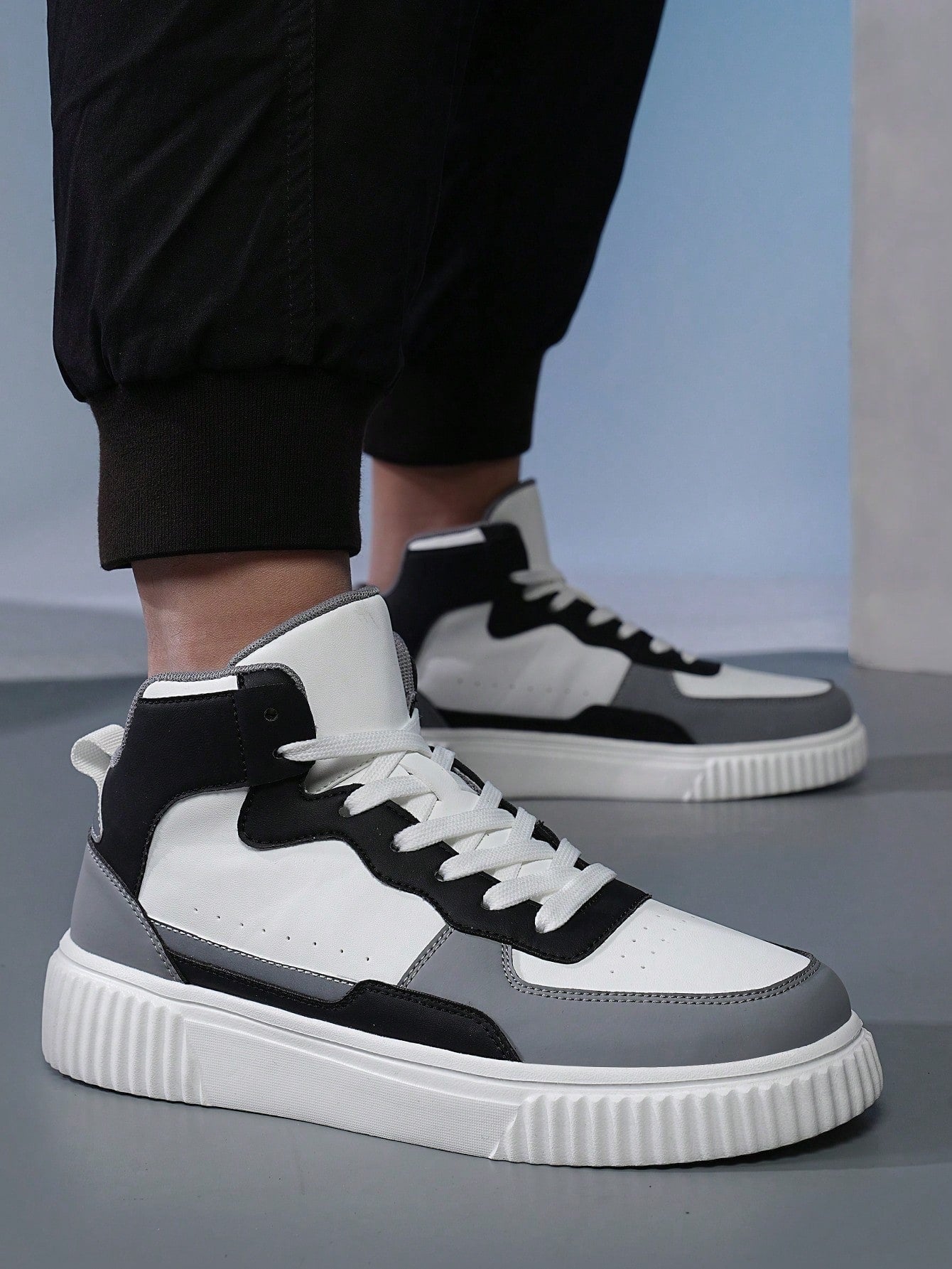 Tênis Masculino Estilo Street Cano Alto Com Solado Grosso Tênis Masculino Estilo Street Cano Alto Com Solado Grosso