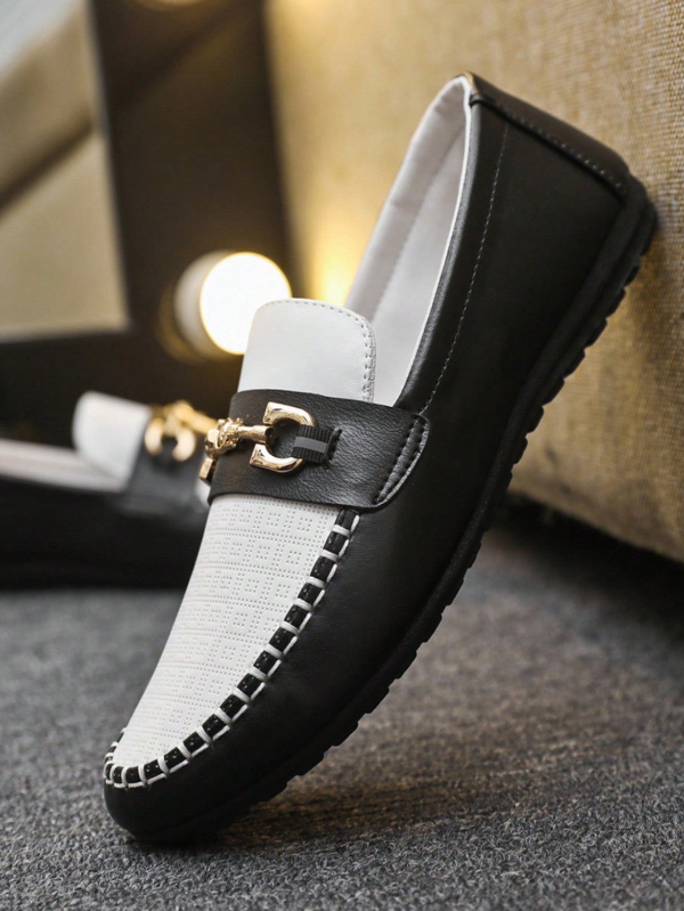 Mocassim Masculino Bicolor Detalhe Metálico Estilo Elegante Mocassim Masculino Bicolor Detalhe Metálico Estilo Elegante