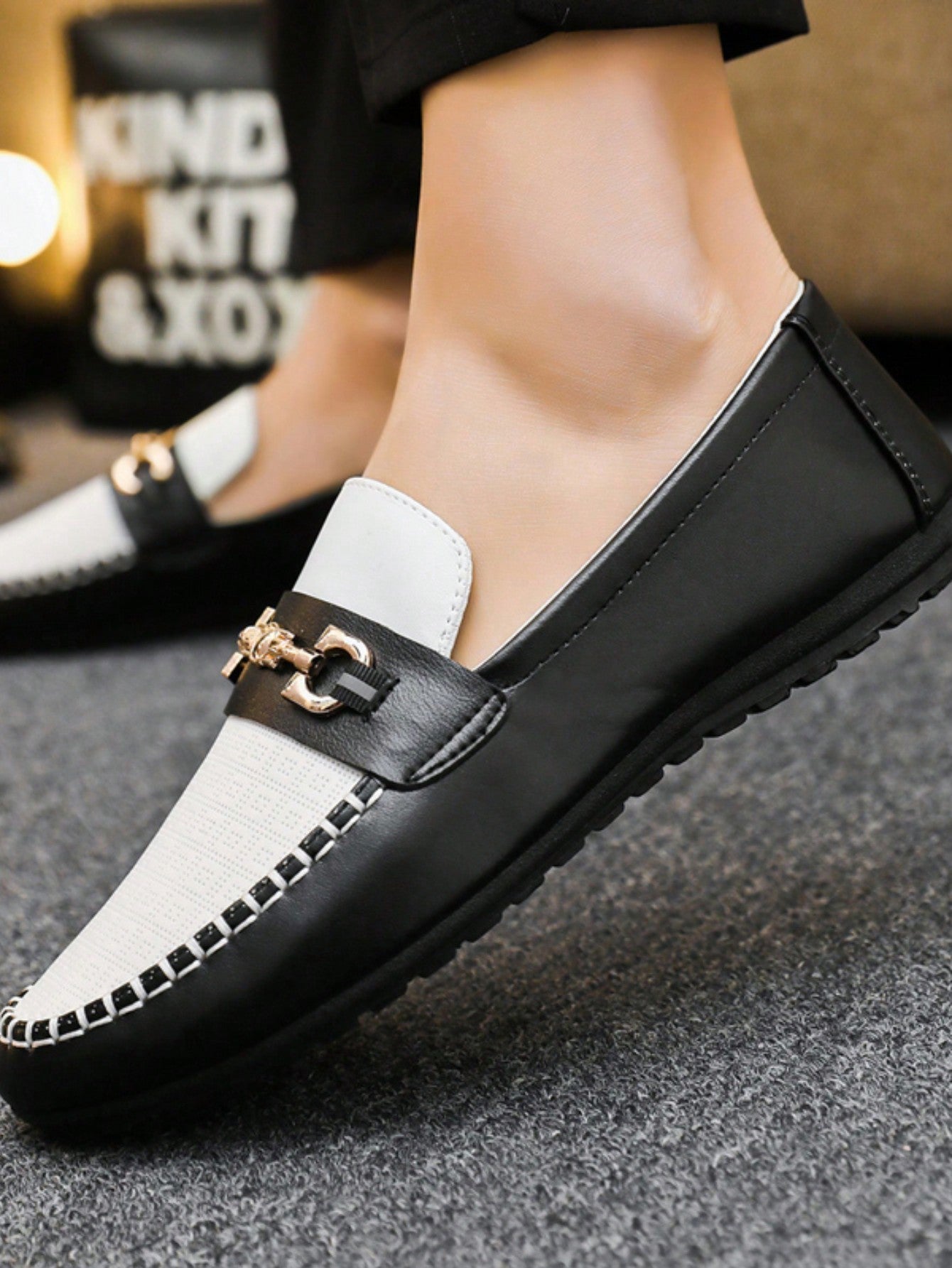 Mocassim Masculino Bicolor Detalhe Metálico Estilo Elegante Mocassim Masculino Bicolor Detalhe Metálico Estilo Elegante